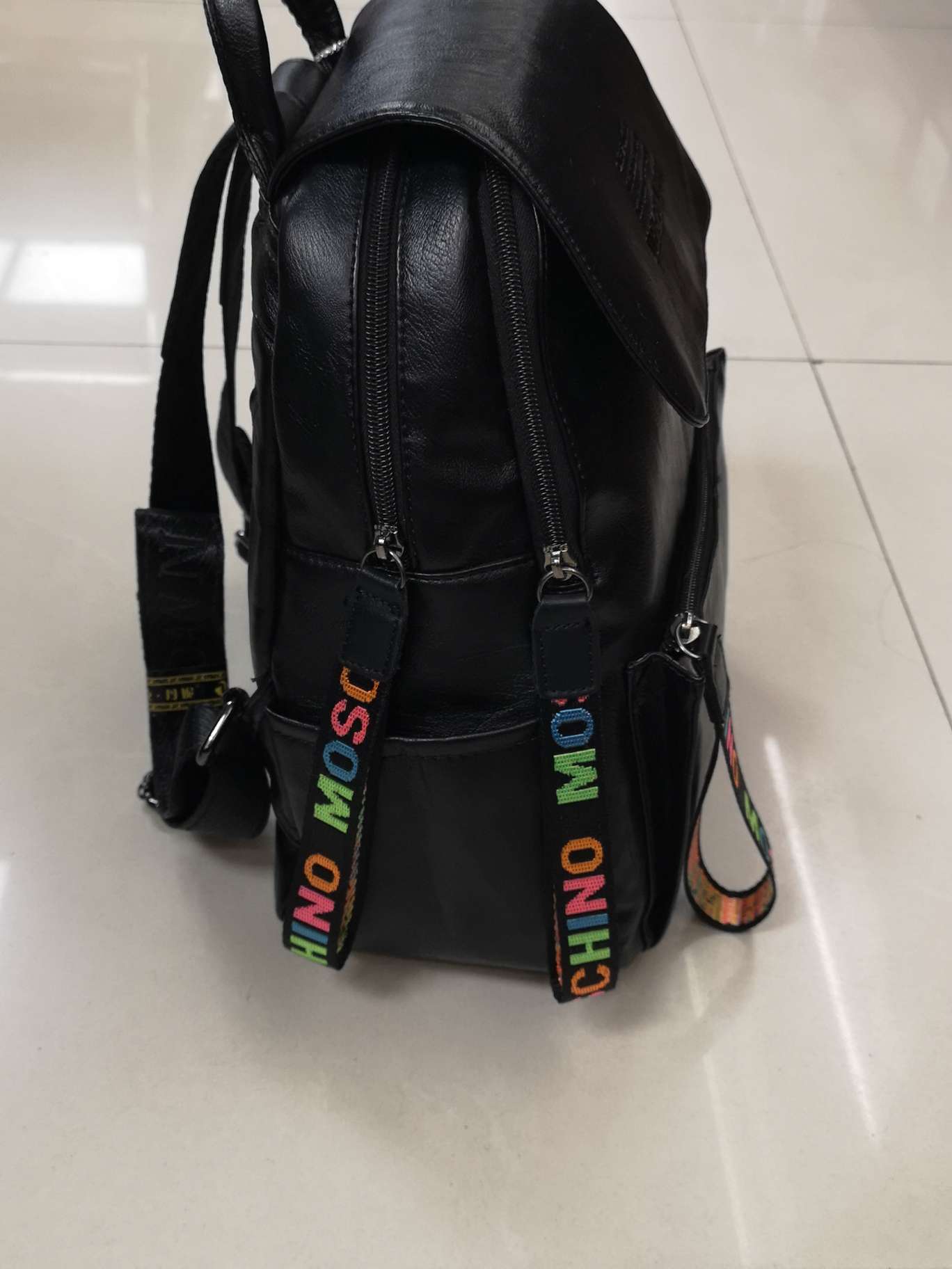 羊皮纹双肩包产品图