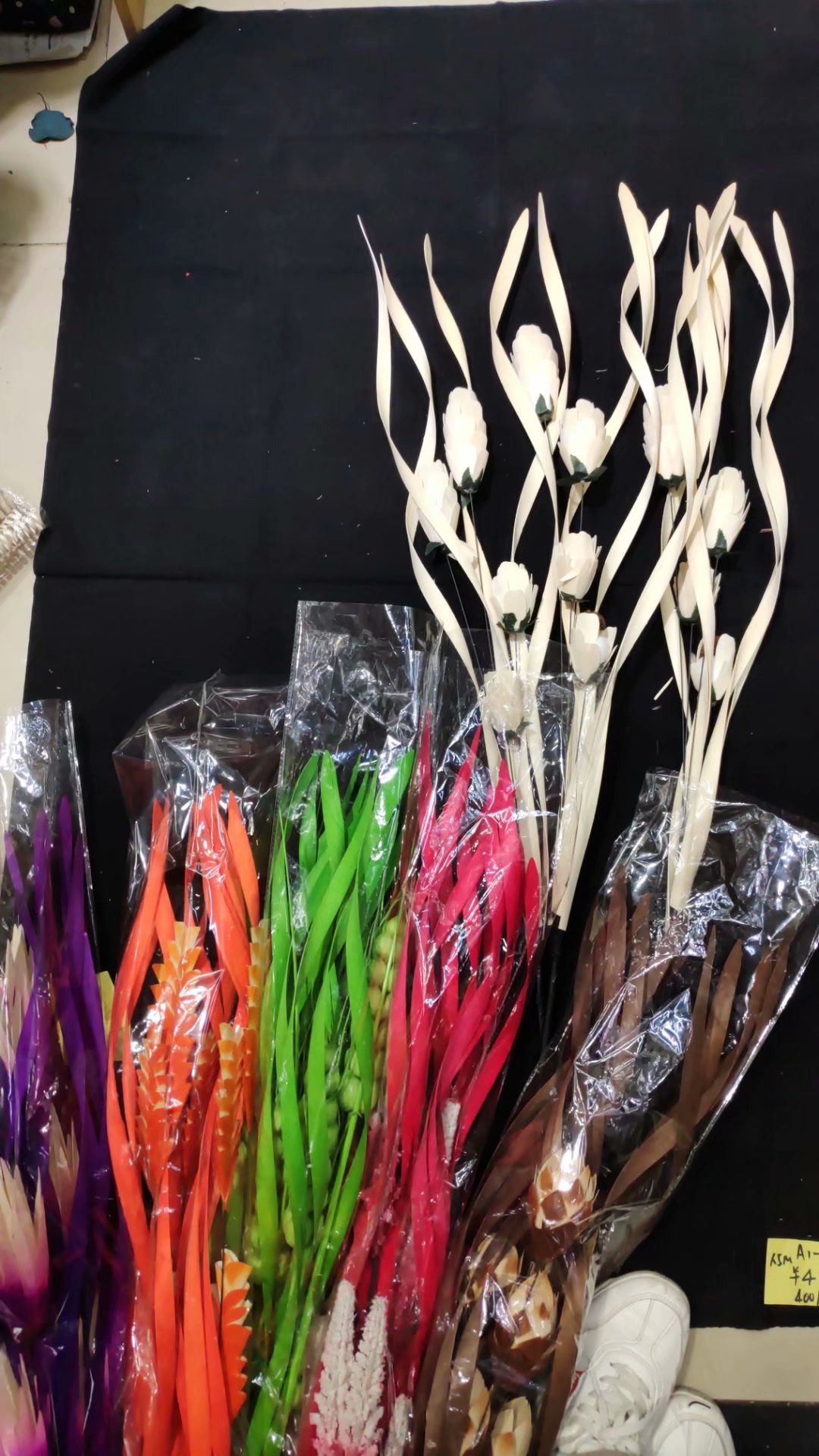 يزوِّد الاسطبلات المصنوعة من الصنوبر البركاني بسطور الزهرة Item Picture