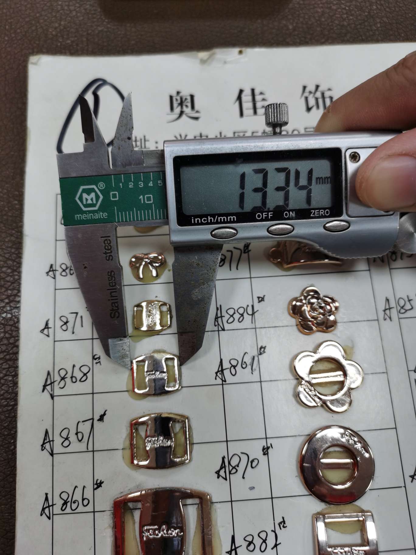 uv镀一字扣细节图