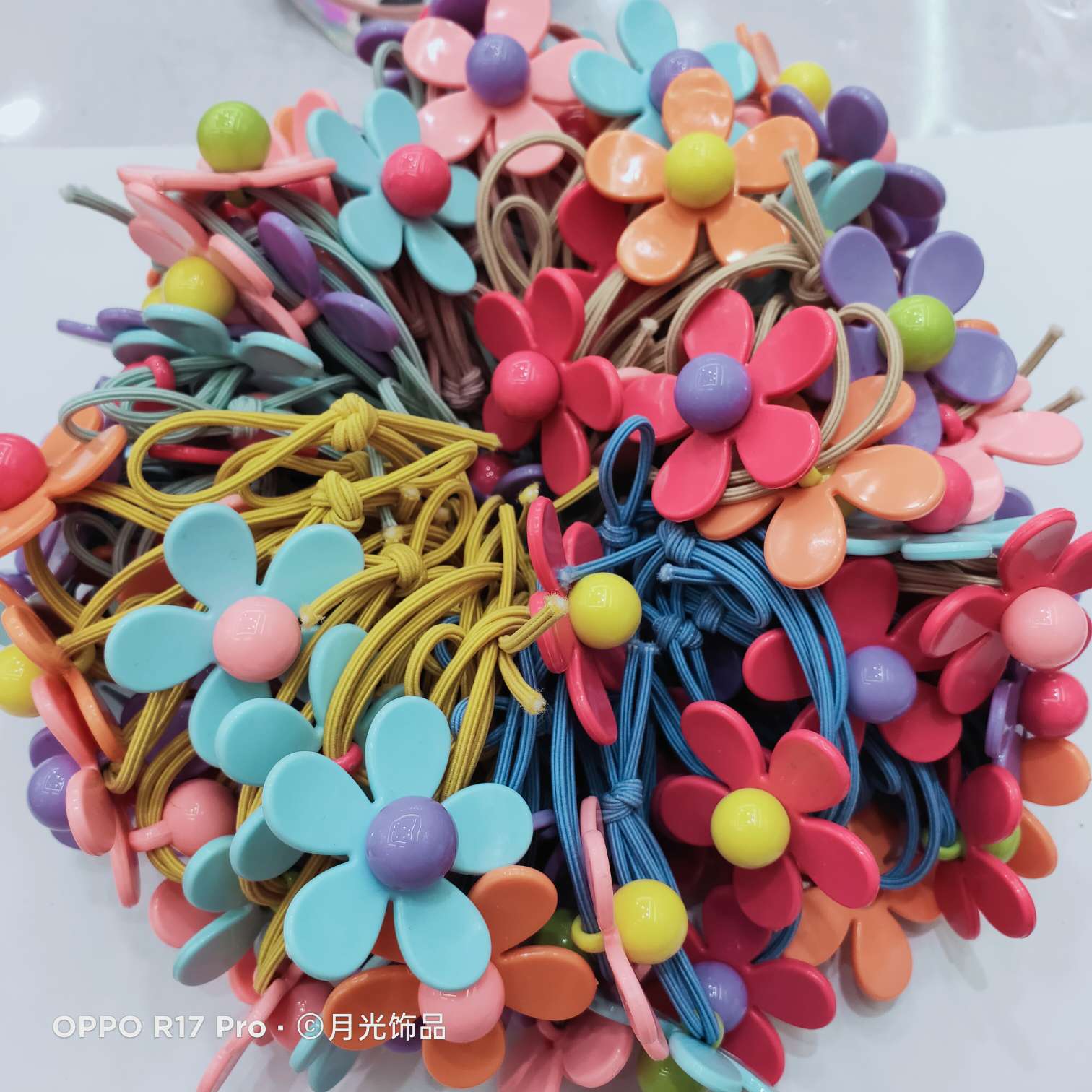 Korean version of trendy and fashionable acrylic large flower knotted rubber band hair tie Specification image