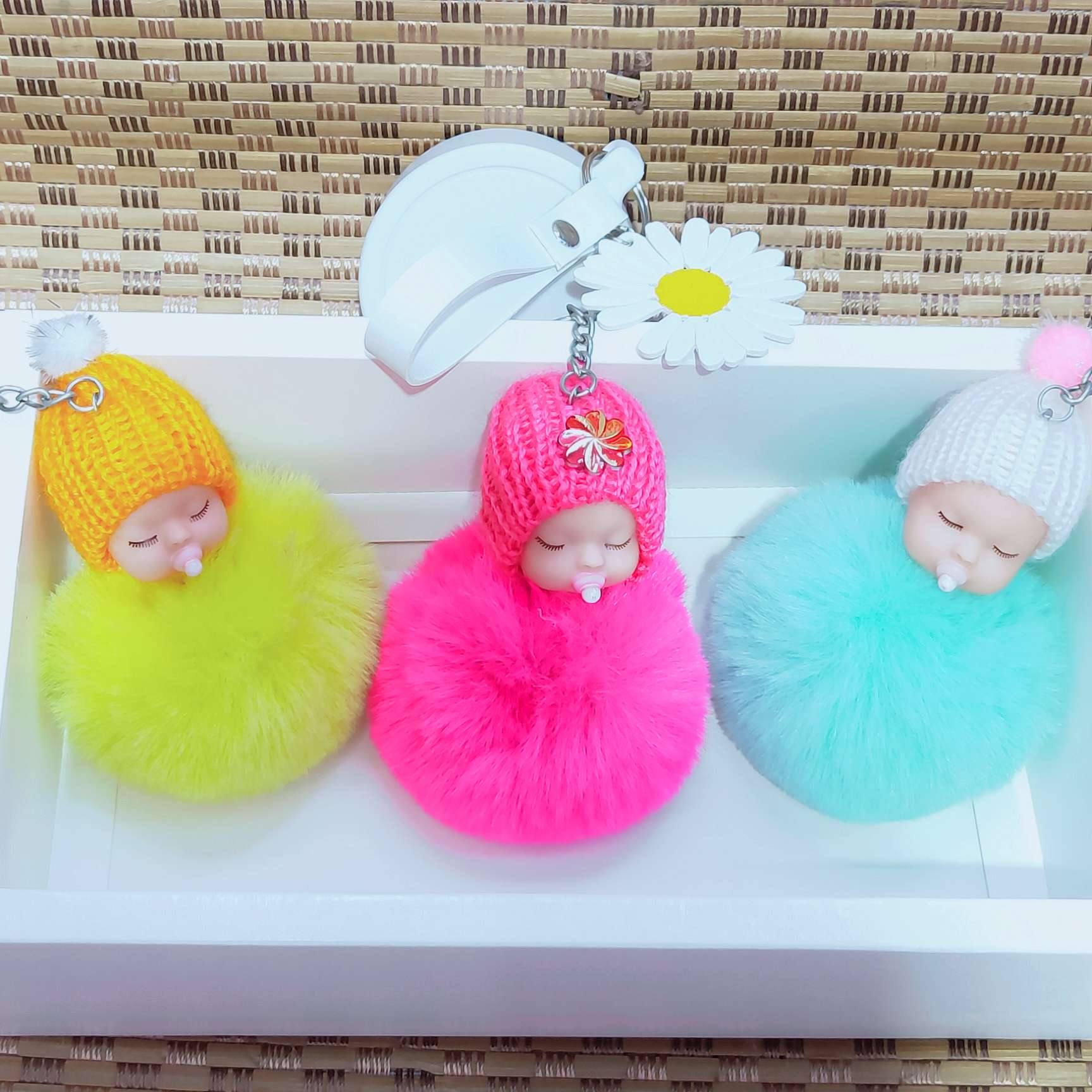 奶嘴睡娃钥匙扣毛球直径约8cm毛球柔软亲肤颜色鲜艳可混色