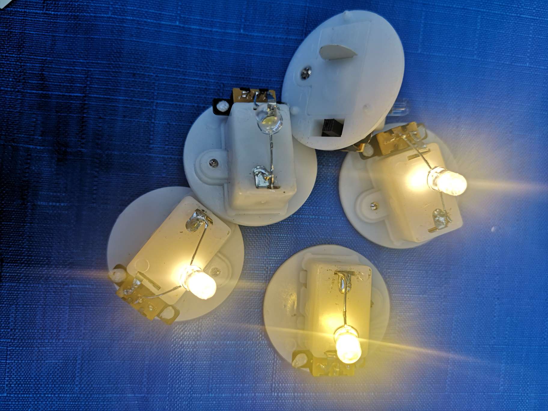 发光电子配件玩具发光电子发光底座白底实物图