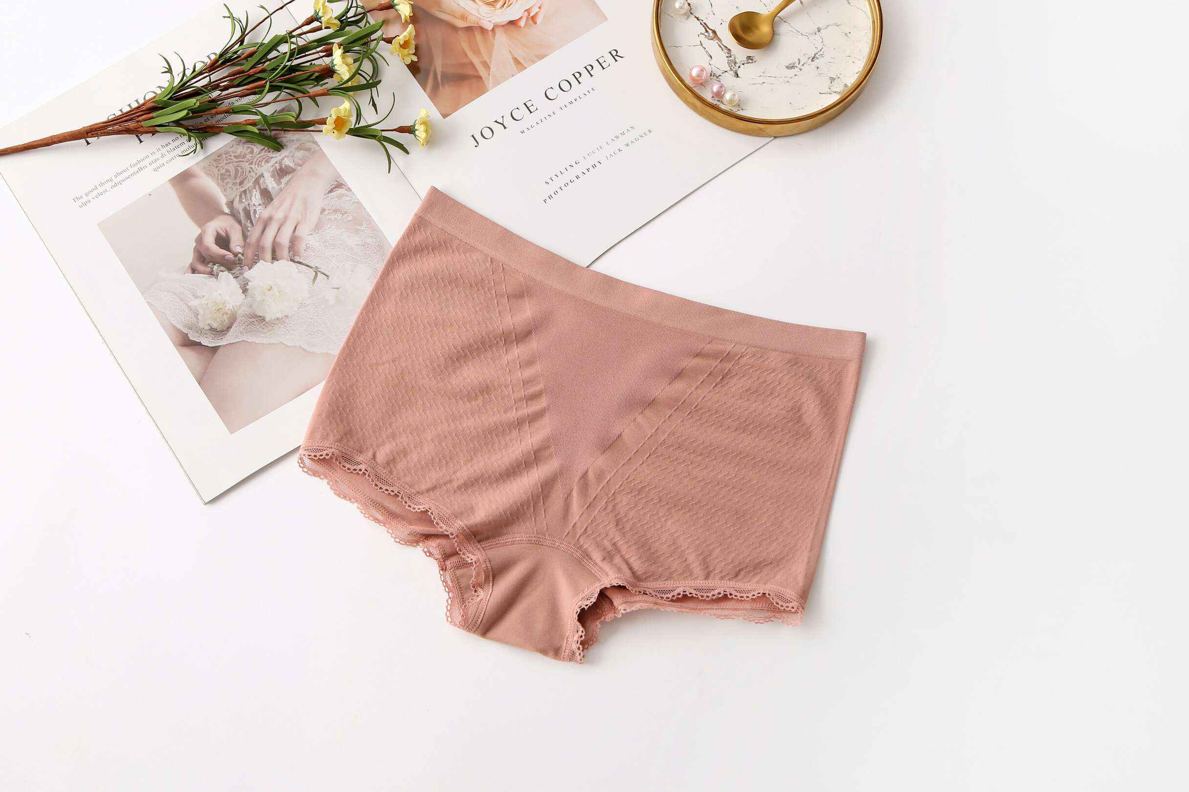 Naked ammonia V-shaped tight-tummy women's seamless underwear, mid-waist hip-lifting flat-angle women's high-elastic triangular underwear undefined