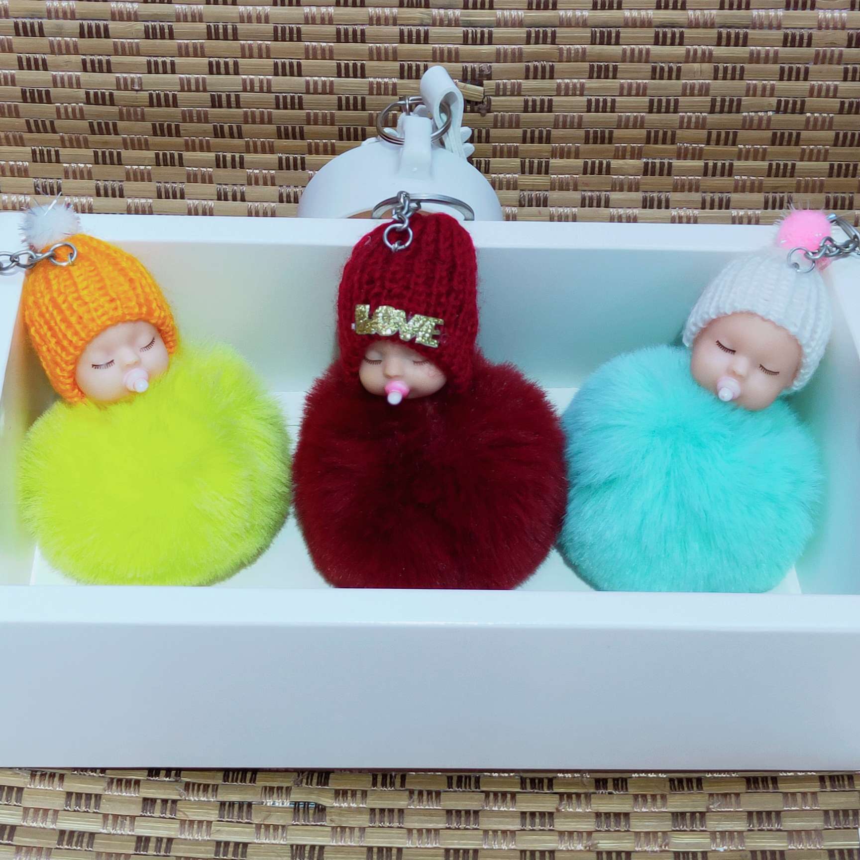 奶嘴睡娃钥匙扣毛球直径约8cm毛球柔软亲肤颜色鲜艳可混色细节图