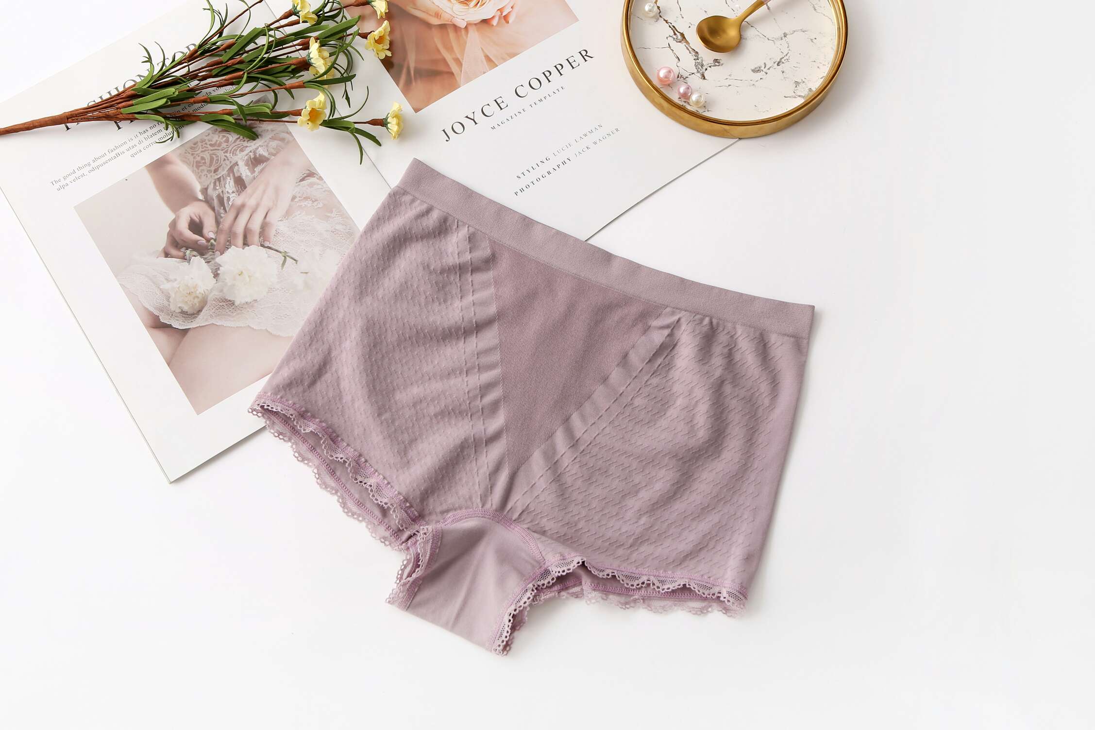 Naked ammonia V-shaped tight-tummy women's seamless underwear, mid-waist hip-lifting flat-angle women's high-elastic triangular underwear undefined