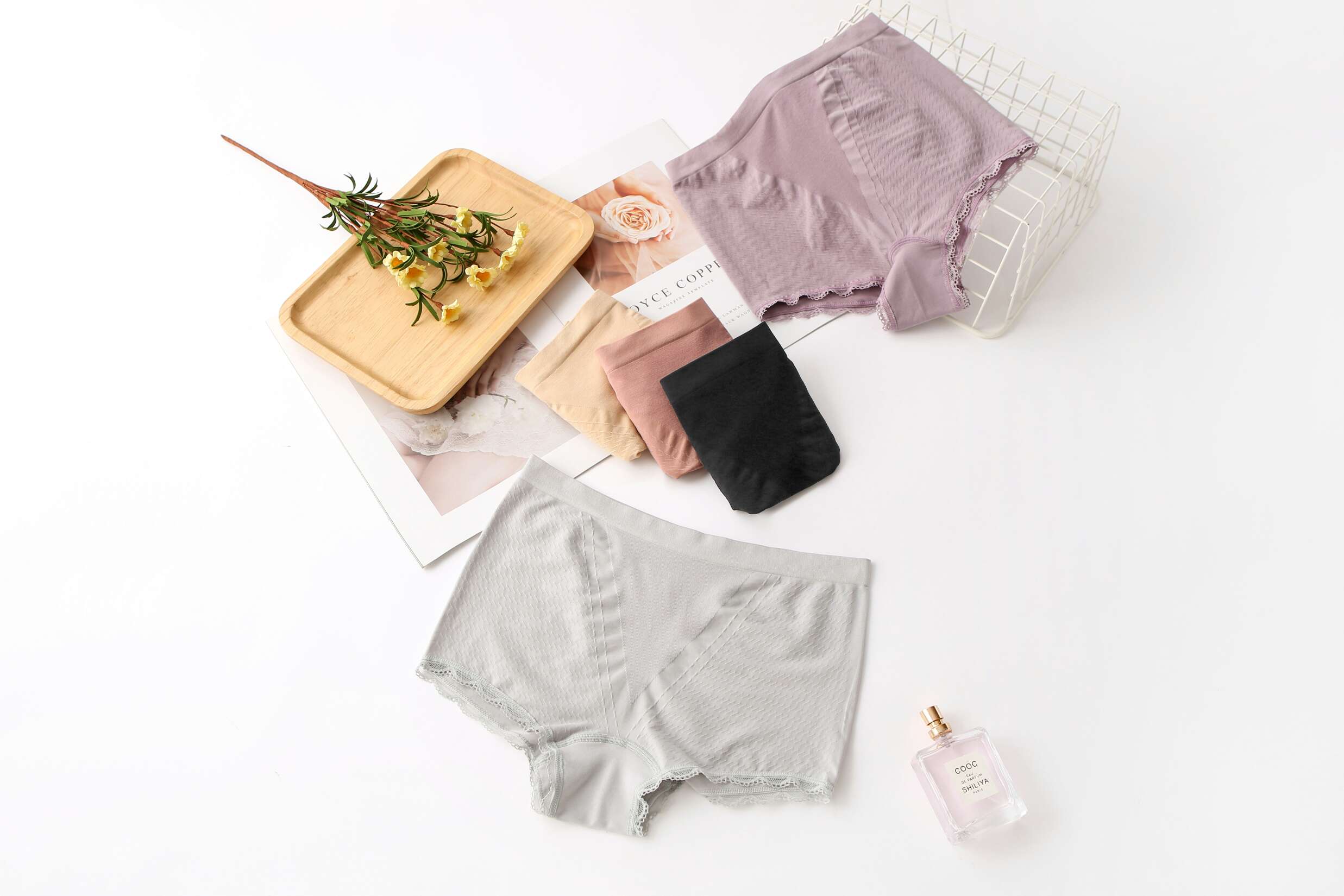 Naked ammonia V-shaped tight-tummy women's seamless underwear, mid-waist hip-lifting flat-angle women's high-elastic triangular underwear Item Picture