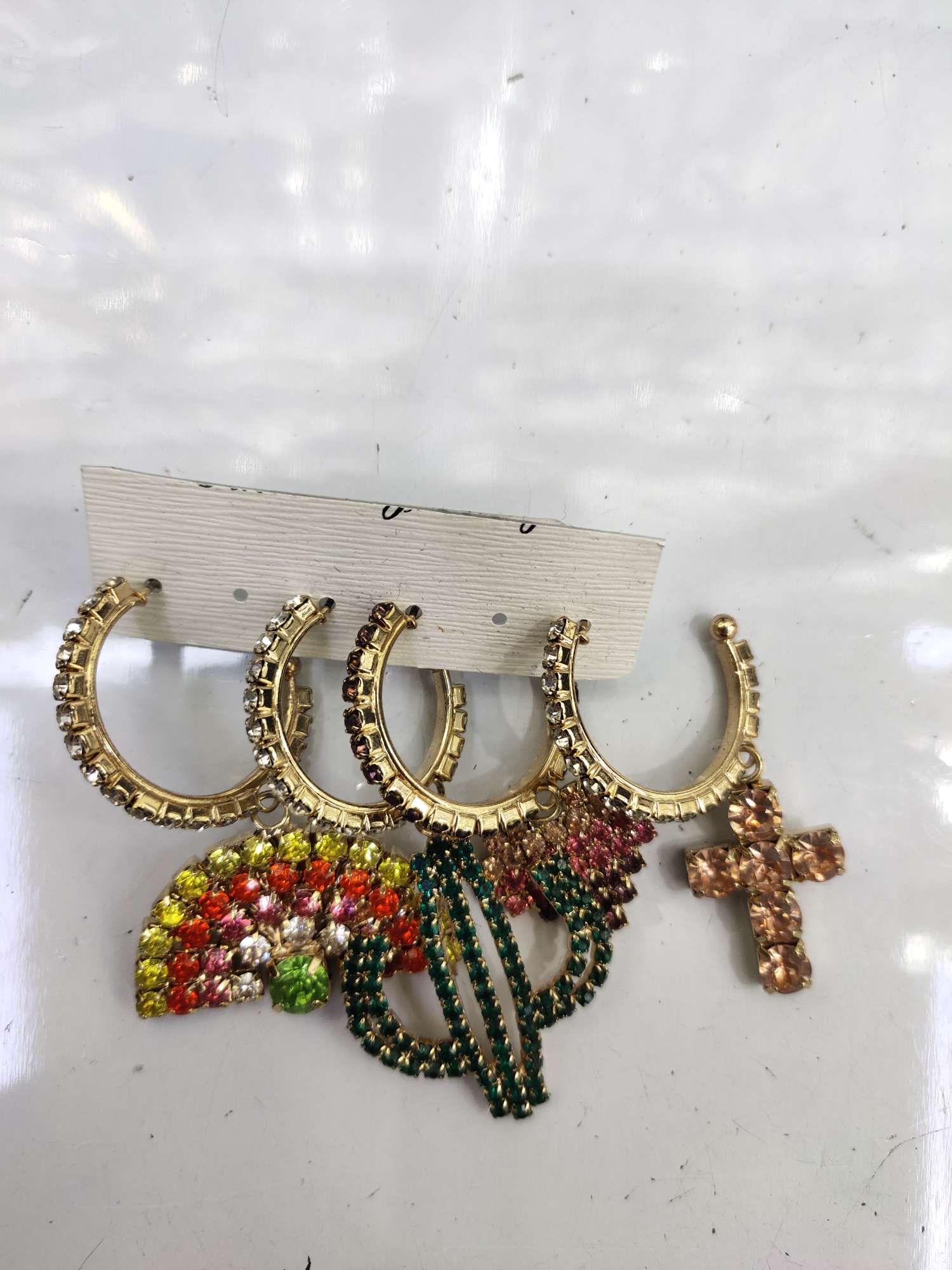 Metal fashion earrings thumbnail