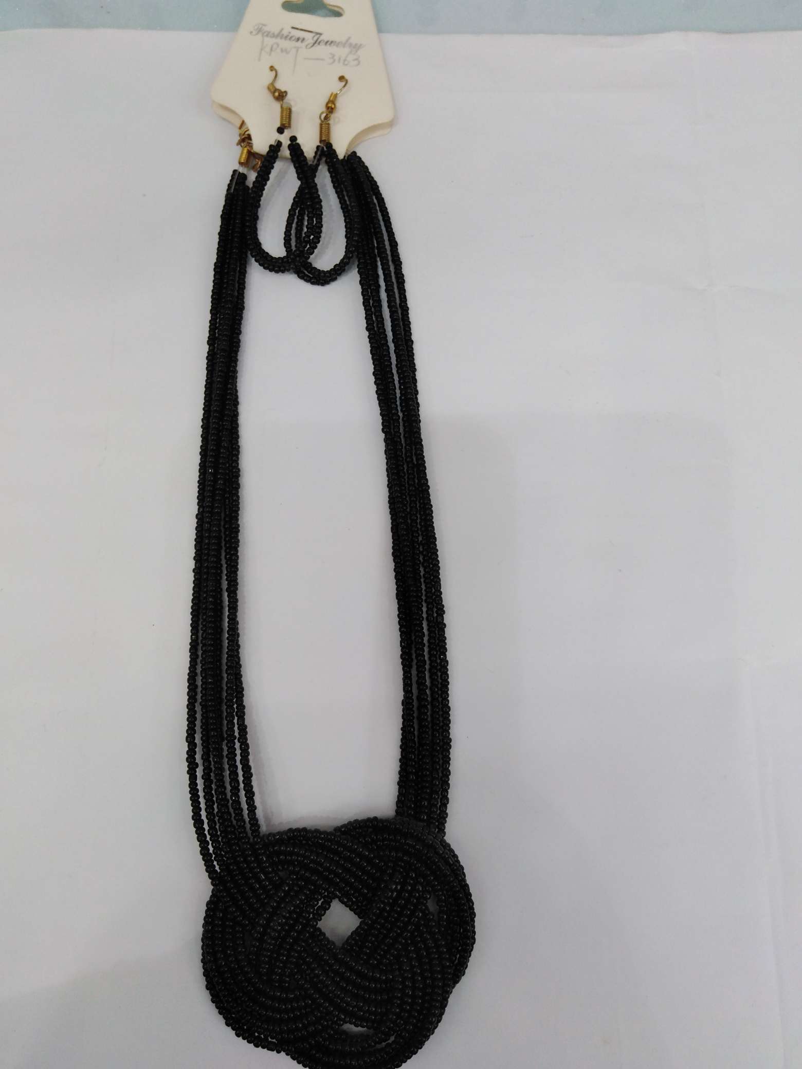 Tie a rice bead necklace thumbnail