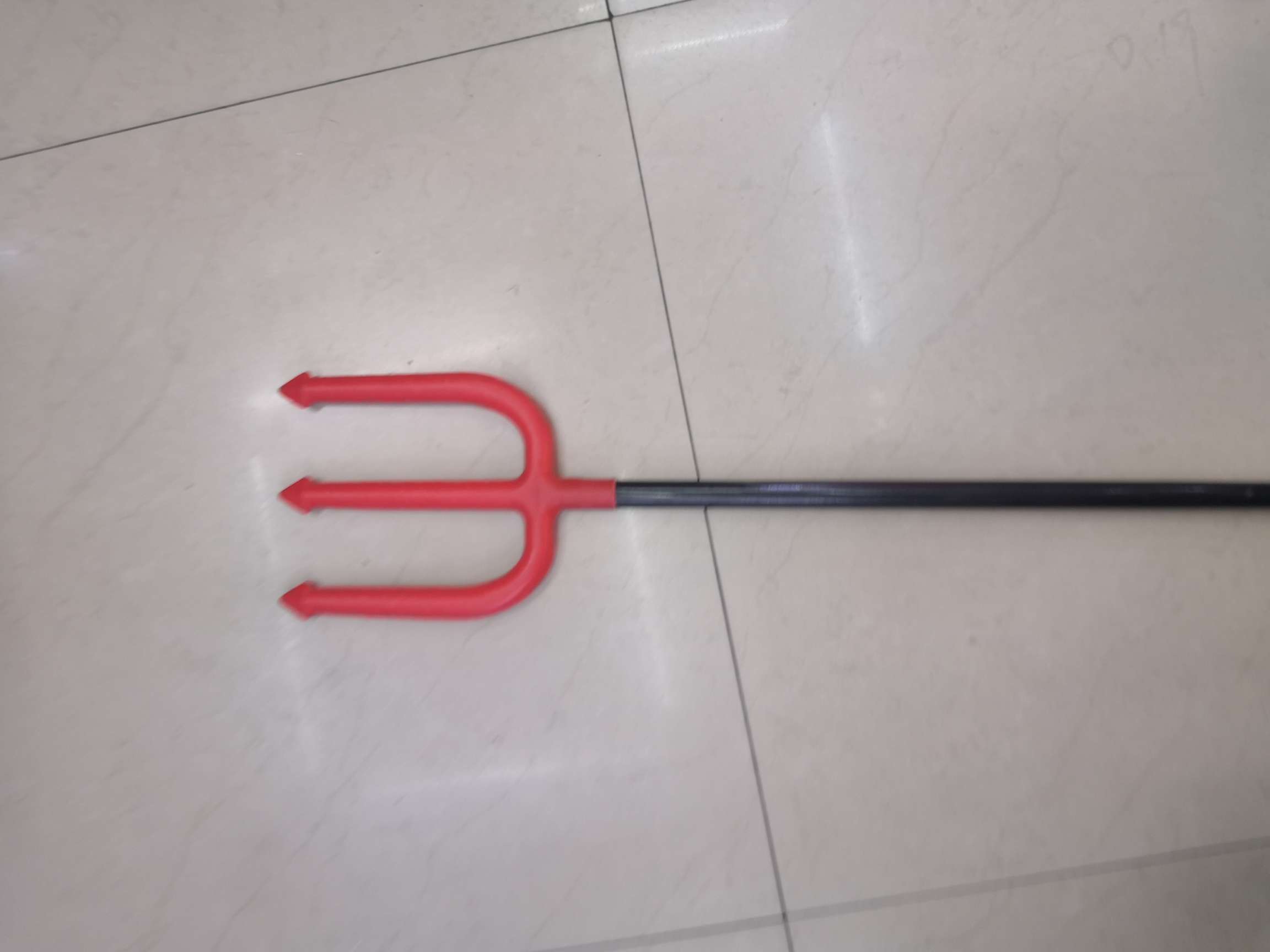 Wholesale of red three-pronged Halloween decorations and party costume supplies