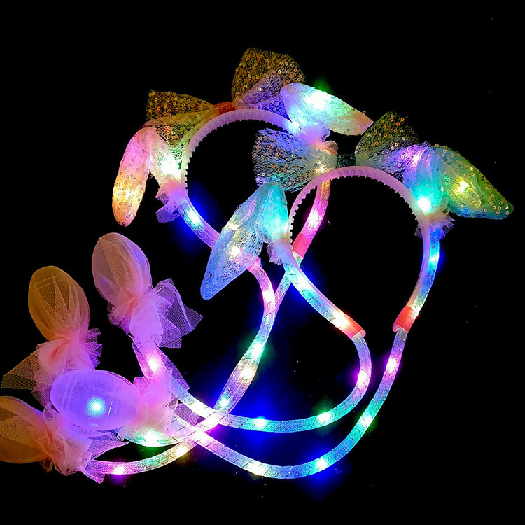 The New Year's heart-shaped hair band with luminous lights, the popular rabbit ears, will move and make sounds when pinched. The same style of sequined mesh new hair accessory Item Picture
