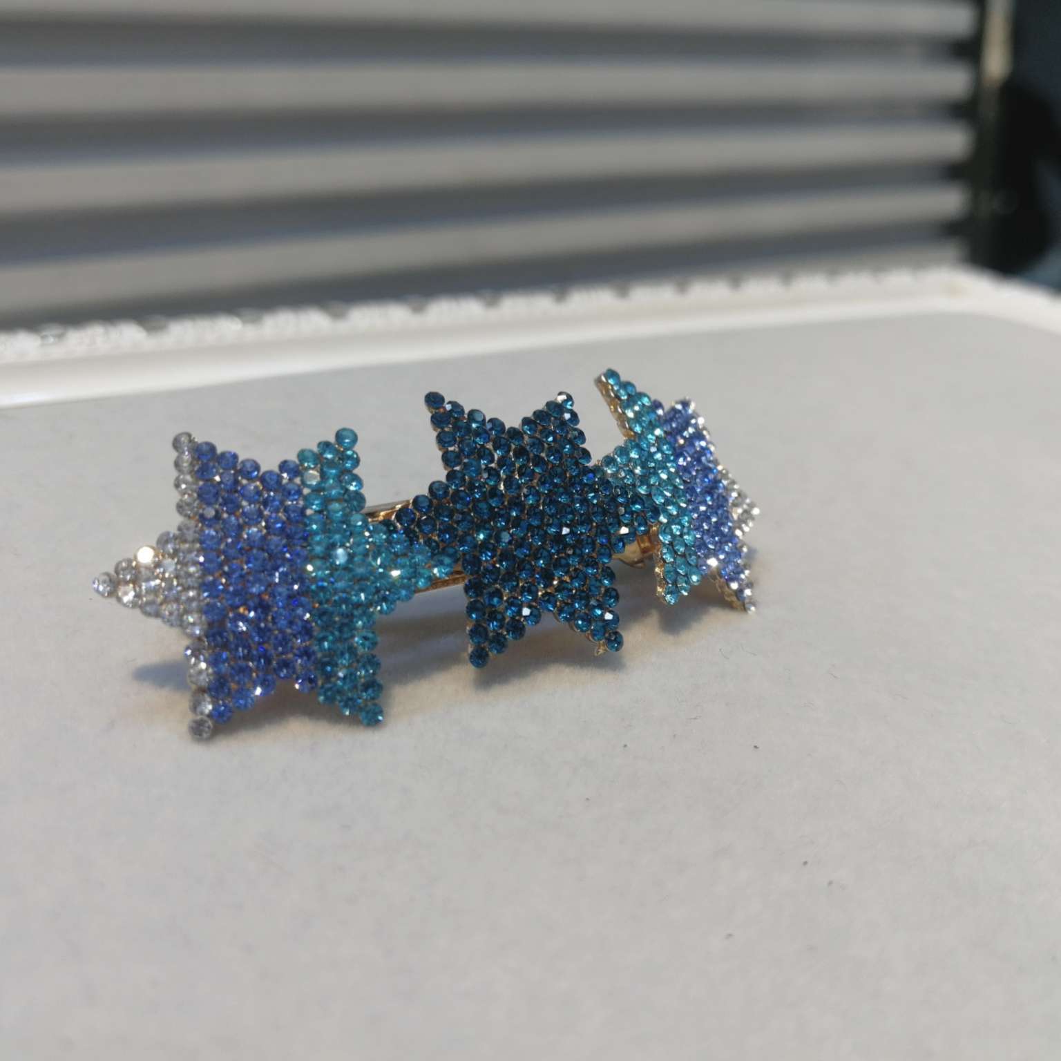 Water diamond hair clips, Korean bow banana clips, vertical clips, ponytail clips, small anti-slip vertical clips, water diamond hair accessories, large Japanese and Korean hair clips, headwear, Little Jinling accessories 410815 details Picture