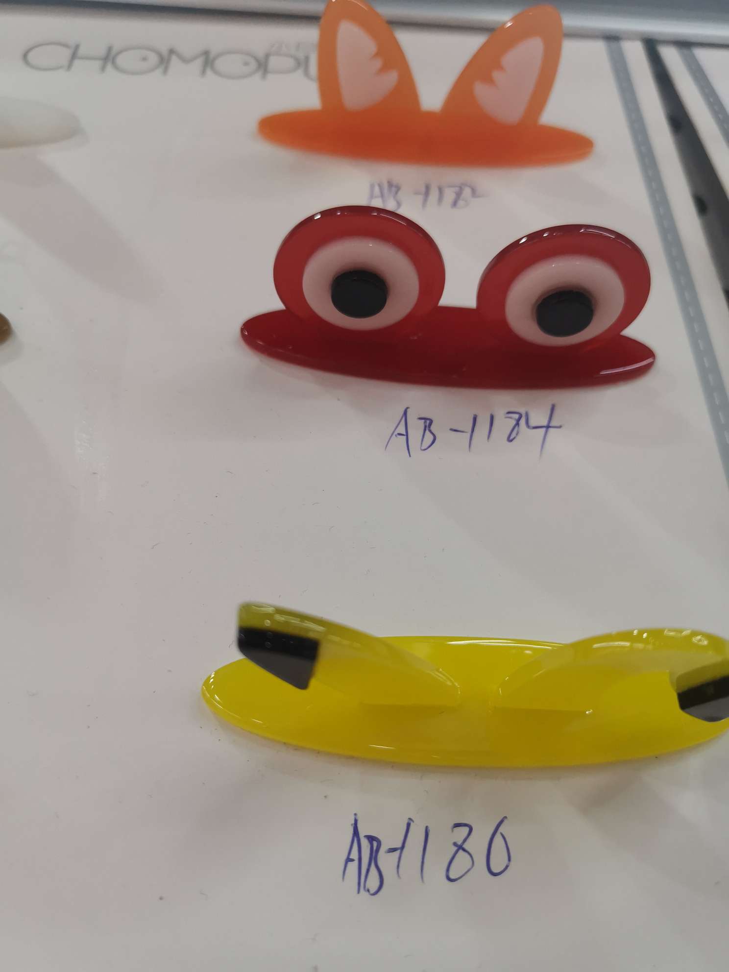 The popular online acrylic jewelry accessories are pieced together in a three-dimensional cartoon style details Picture