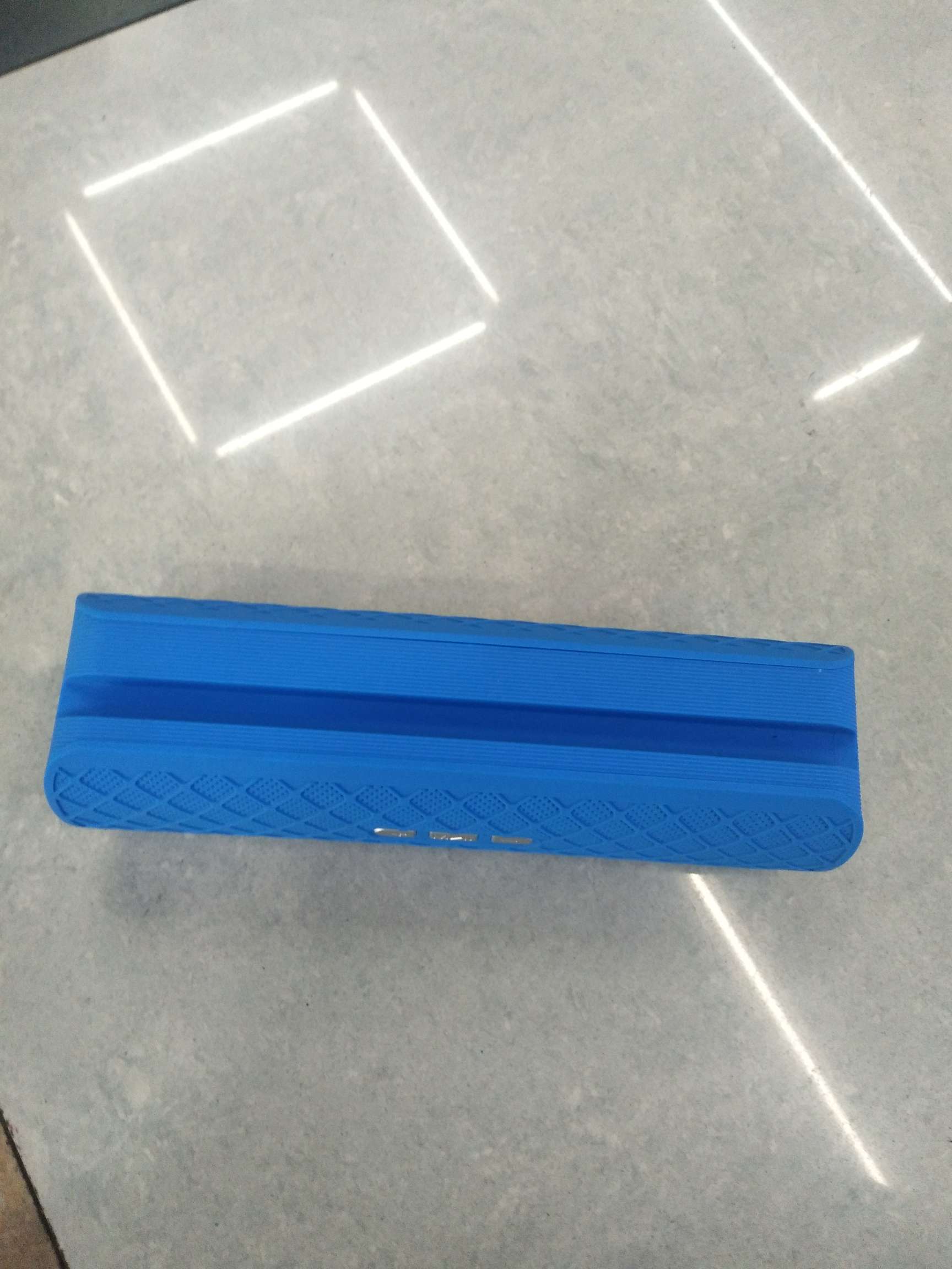 206 comes with a phone stand and a Bluetooth radio Specification image