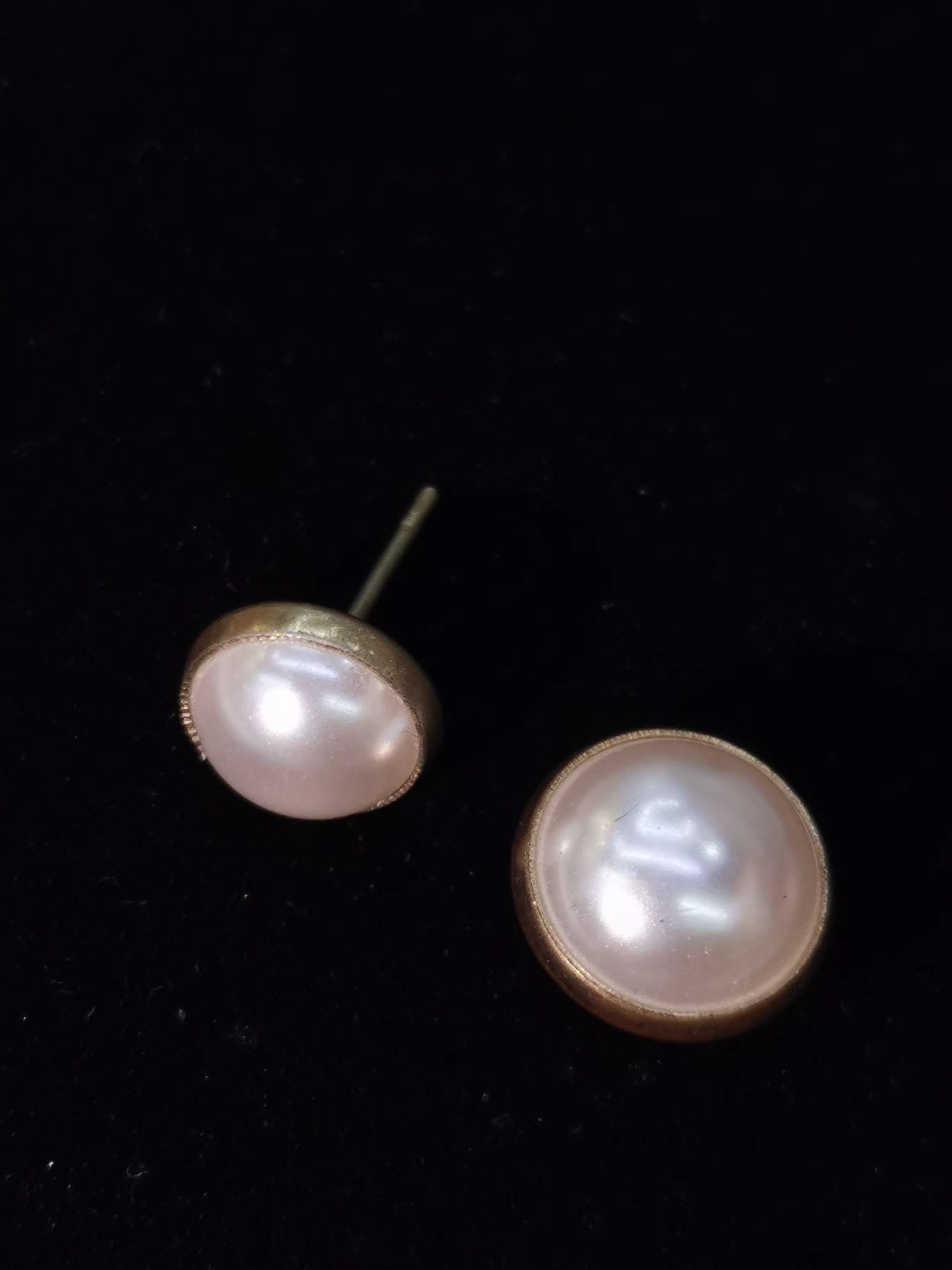 6Mm Semi-Round Pearl Stud Earrings
