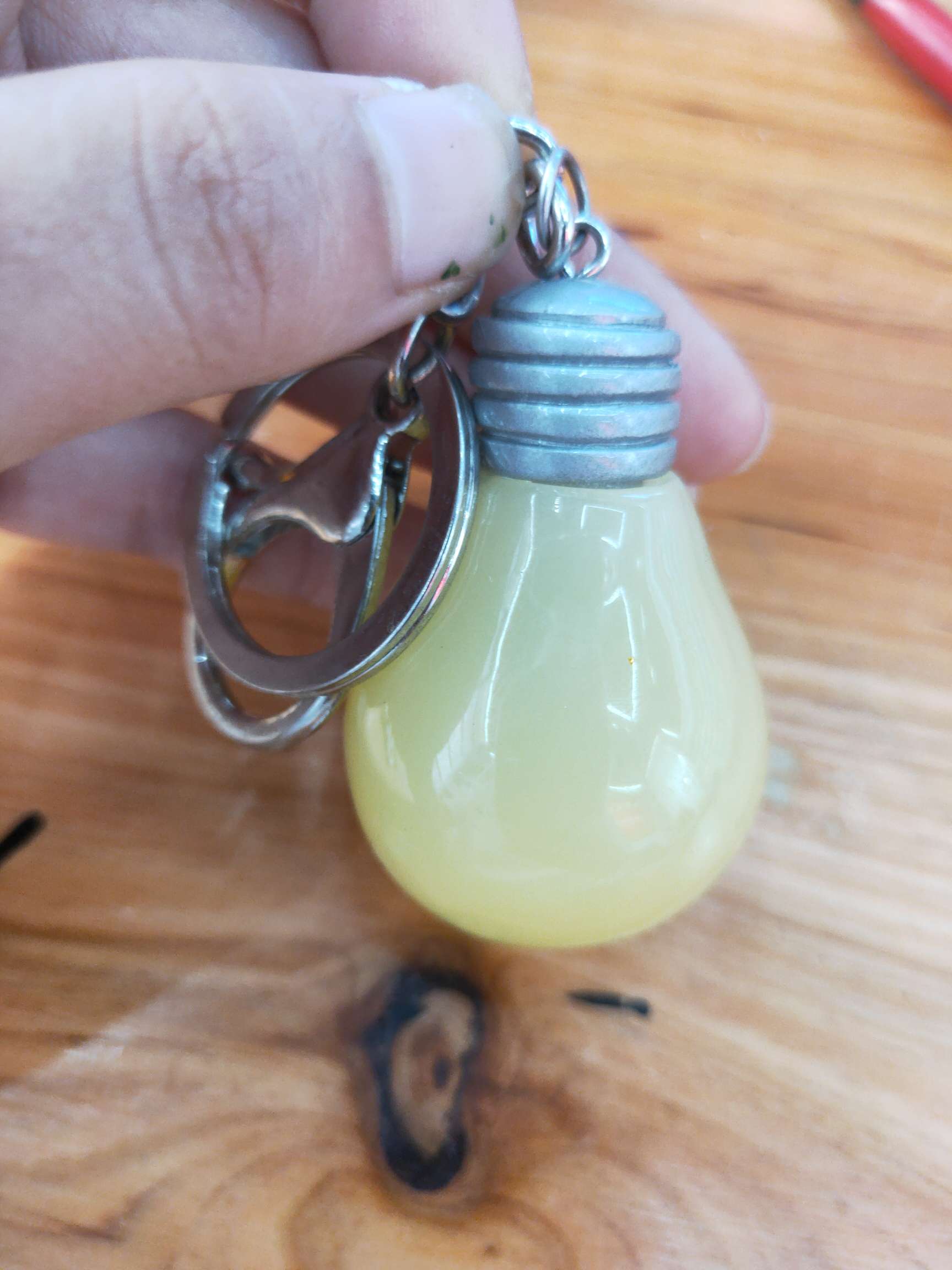 Simulated Bulb 💡💡💡 Flashing Effect Of Resin Key Chain Pendant Accessories Specification drawing