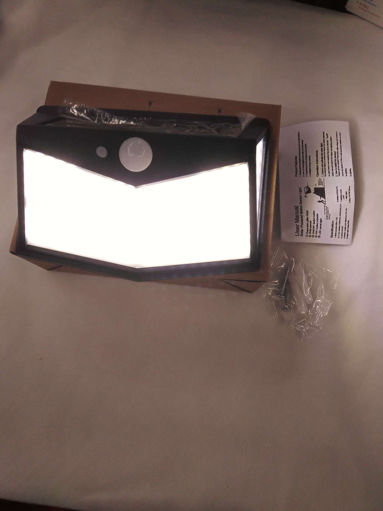 T18一太阳能感应灯，灯泡：212LED，内置2节1200毫安18650电池，I件100PCSx20元=2000元，运费详情图6