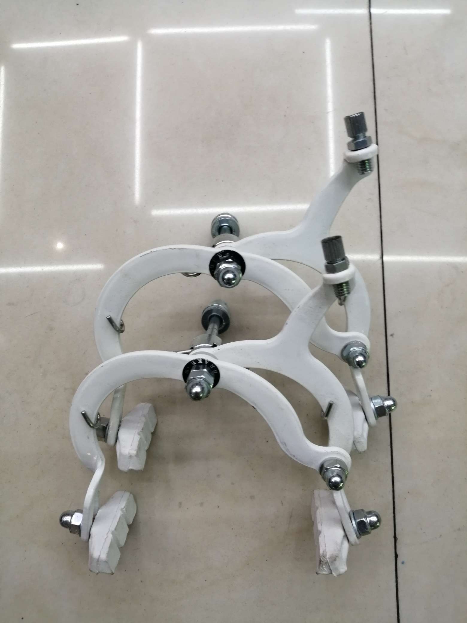 自行车钳形刹产品图
