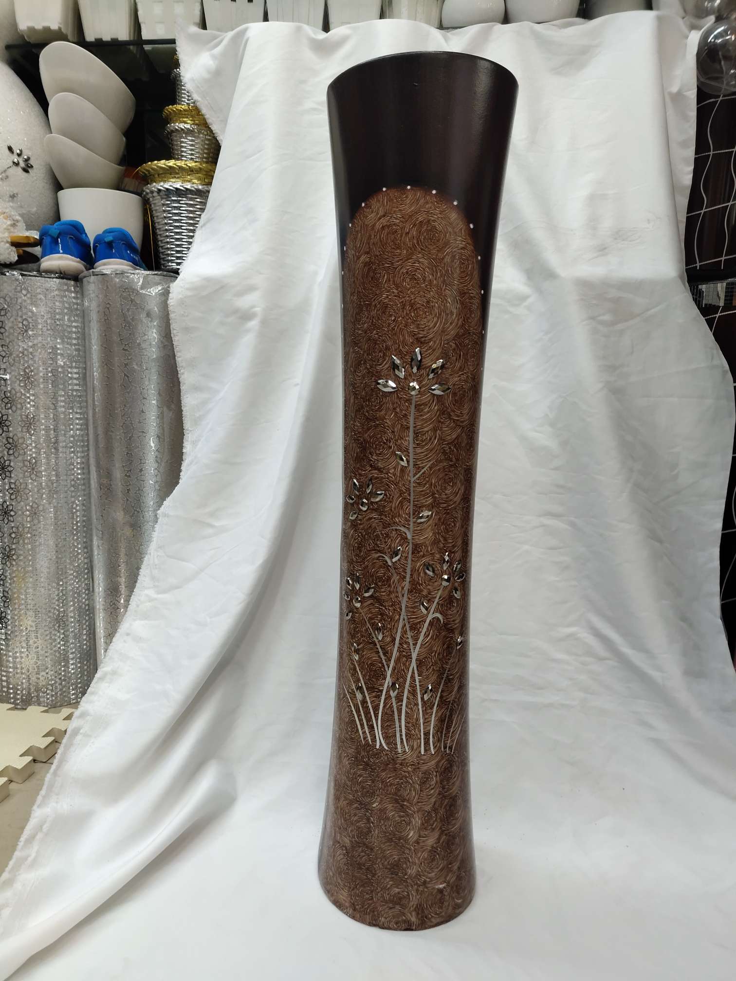 Floor-standing vases and density board vases for home placement