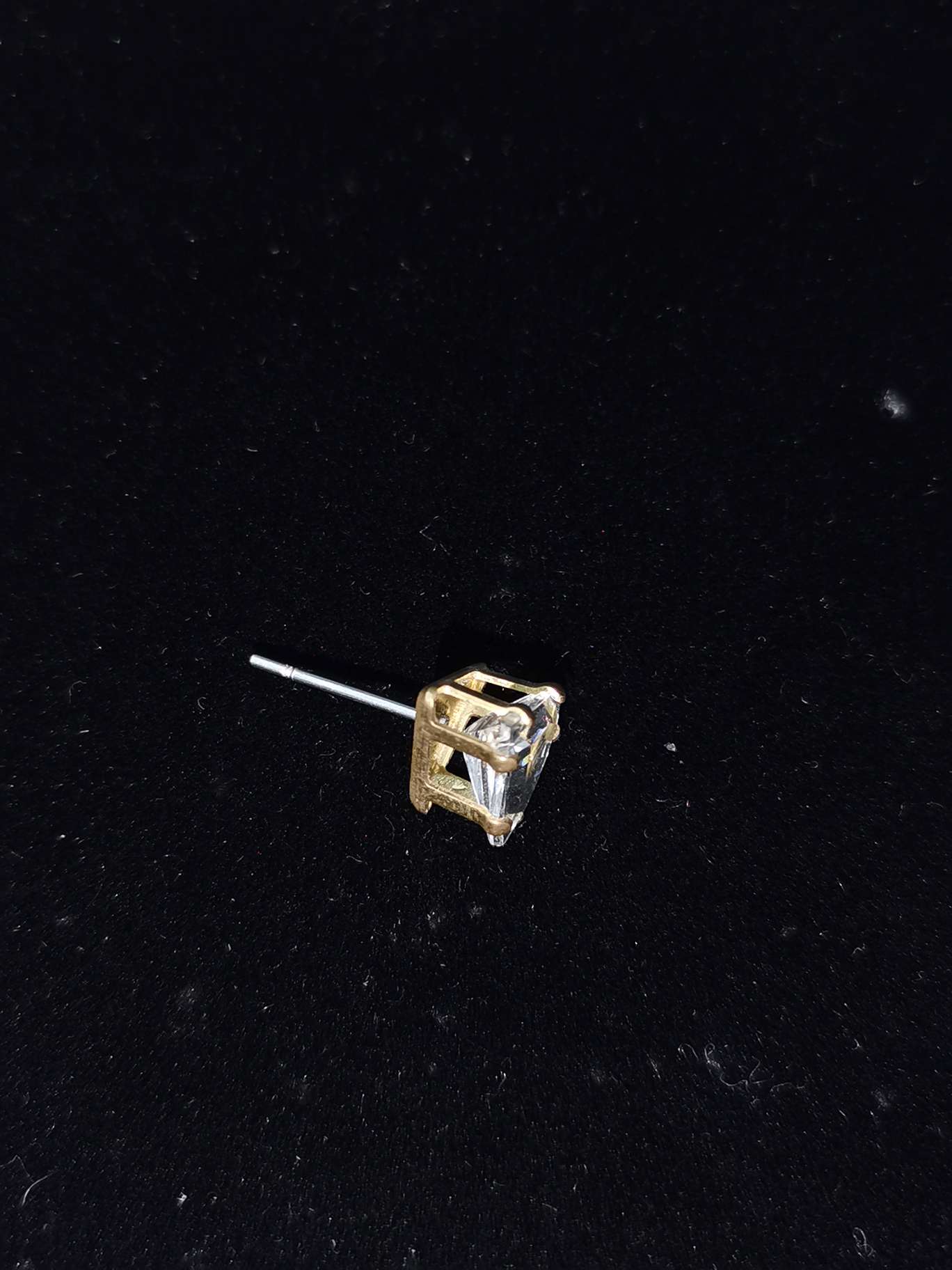 8Mm Triangle Earrings Reverse Zircon