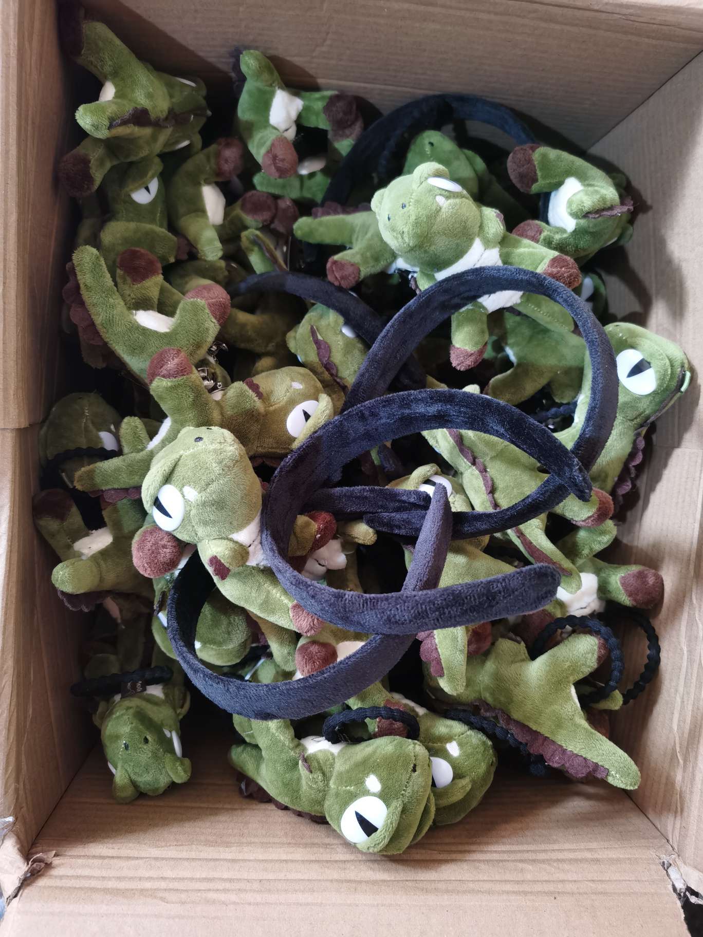 Cute plush toy chair headband, funny female dinosaur headwear, face-washing and hair-pressing hairpin, Shirley rose-style hair accessory