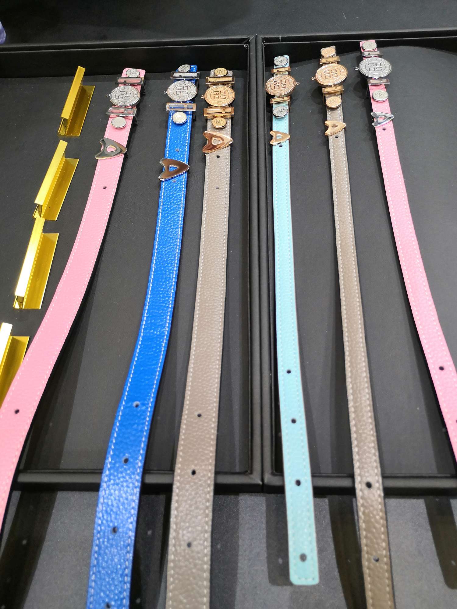 宠物鞋靴实物图