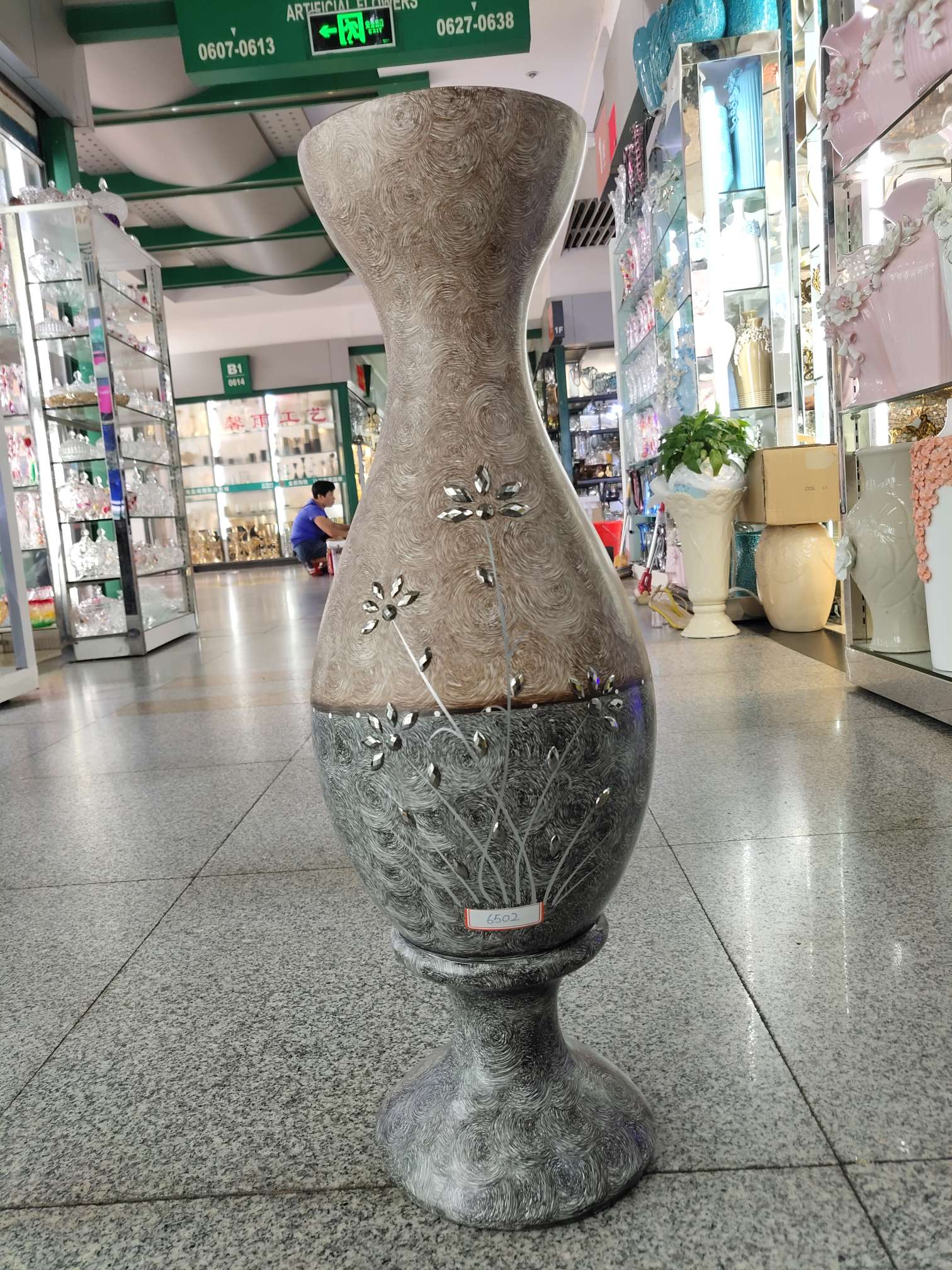 The floor-standing large-bellied vase is made of density board material