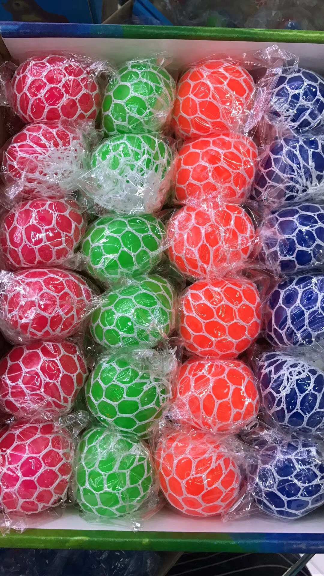 义乌好货 厂家直销新款减压球6.0厘米金粉葡萄球小飞人玩具详情图2