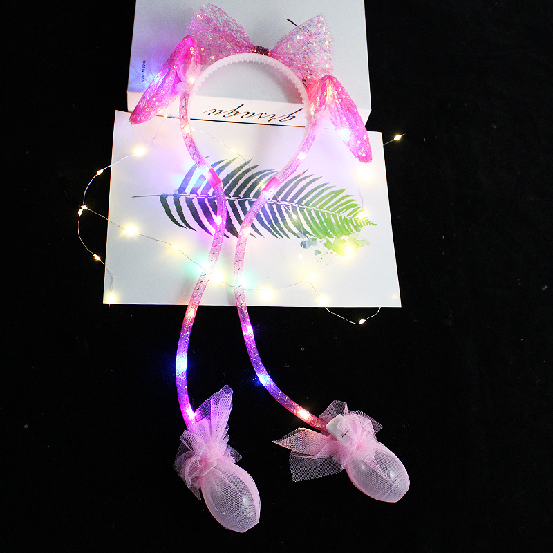 The New Year's heart-shaped hair band with luminous lights, the popular rabbit ears, will move and make sounds when pinched. The same style of sequined mesh new hair accessory undefined