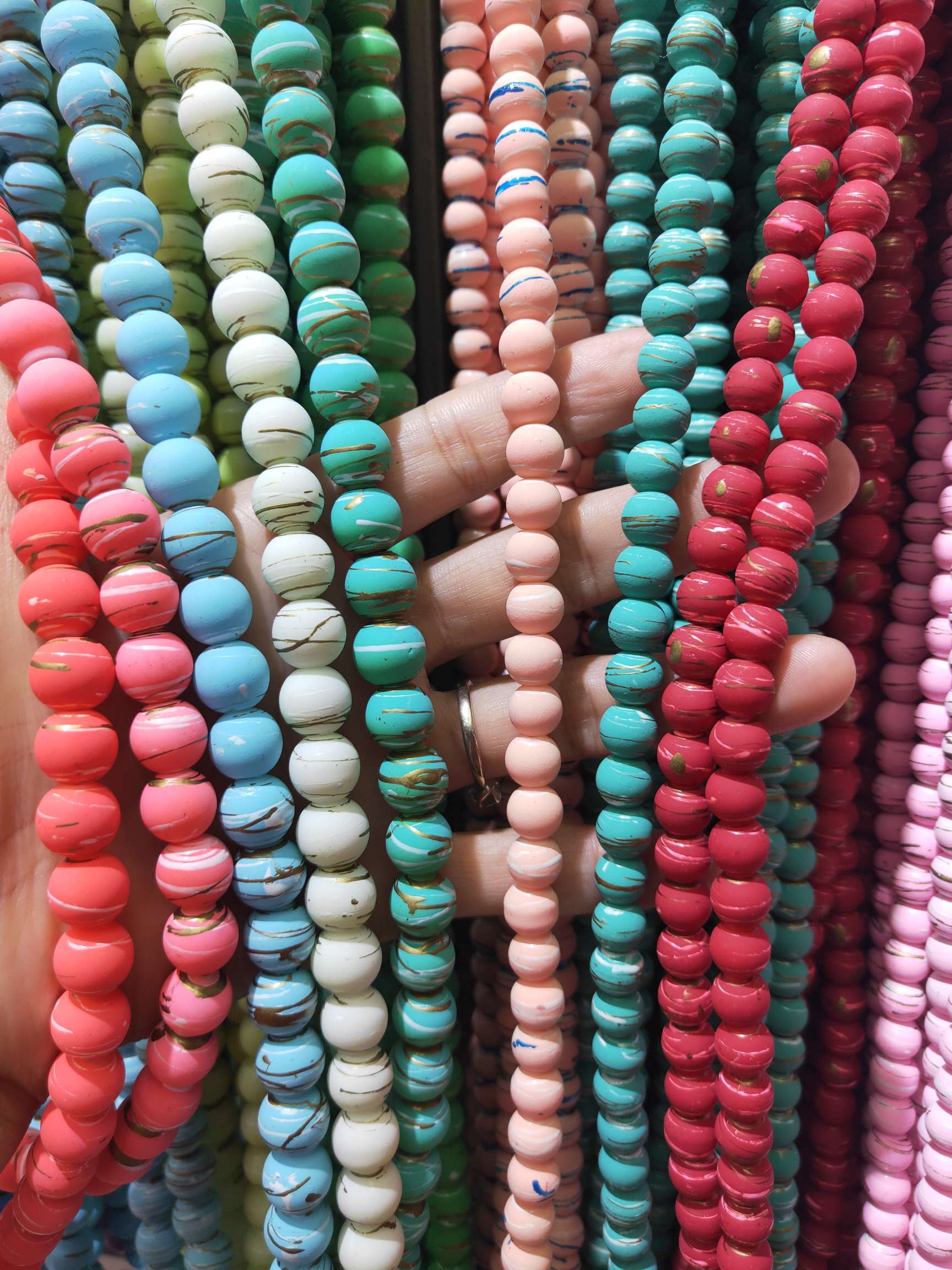 Solid-color brushed beads