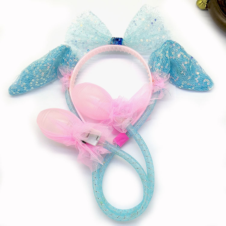 The New Year's heart-shaped hair band with luminous lights, the popular rabbit ears, will move and make sounds when pinched. The same style of sequined mesh new hair accessory Application Scenario