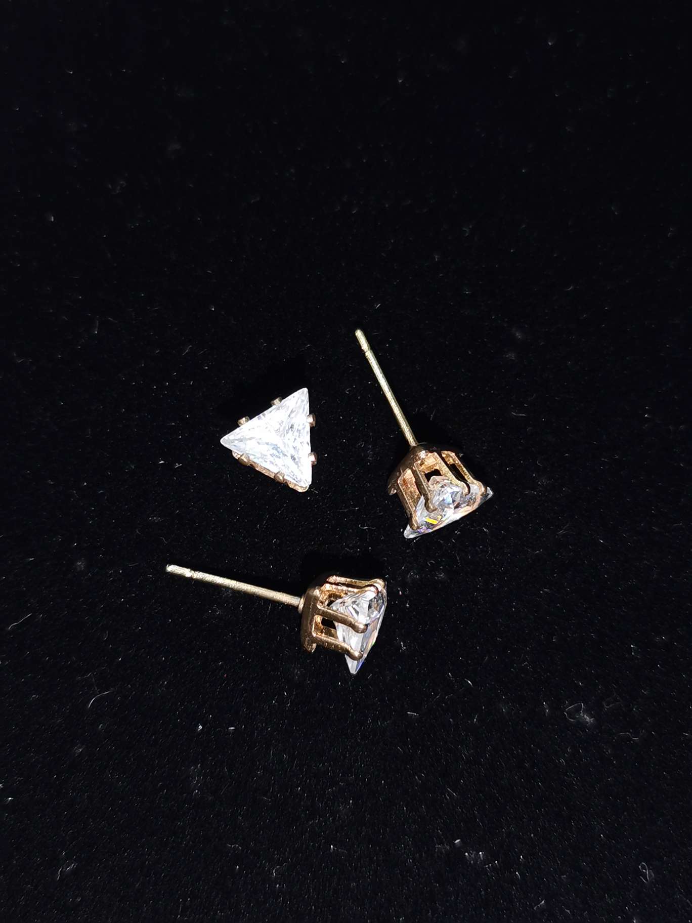 8Mm Triangle Earrings Reverse Zircon Specification drawing