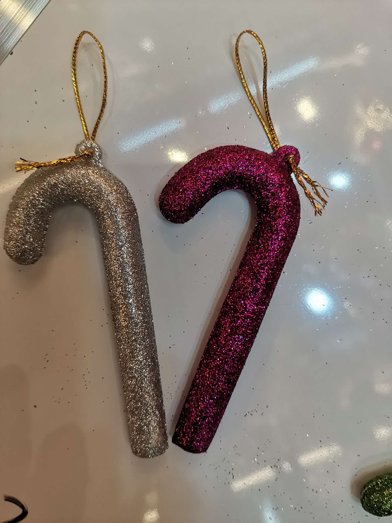 Six plastic Christmas cane pendants, each measuring 4*9CM Specification image