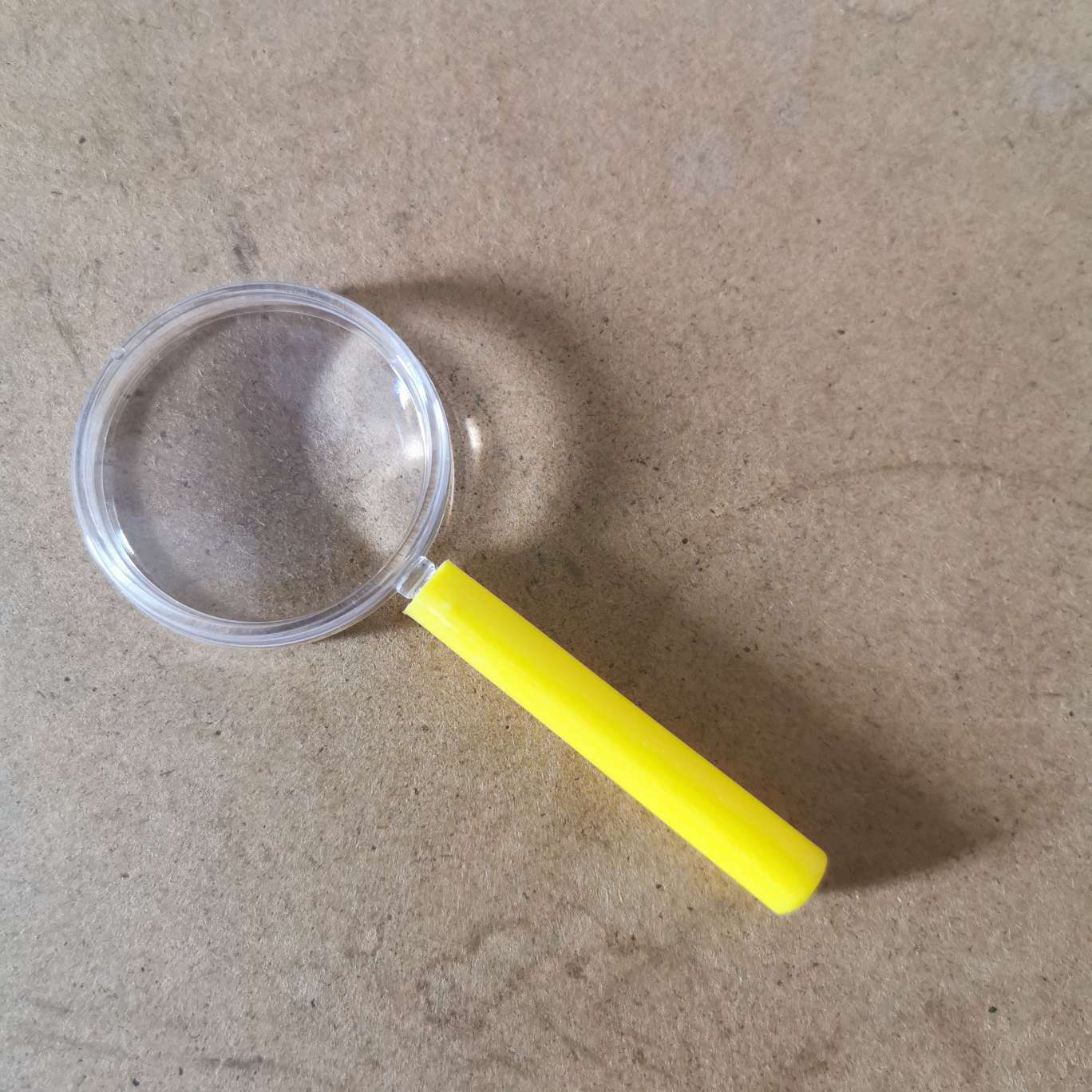 塑料放大镜白底实物图