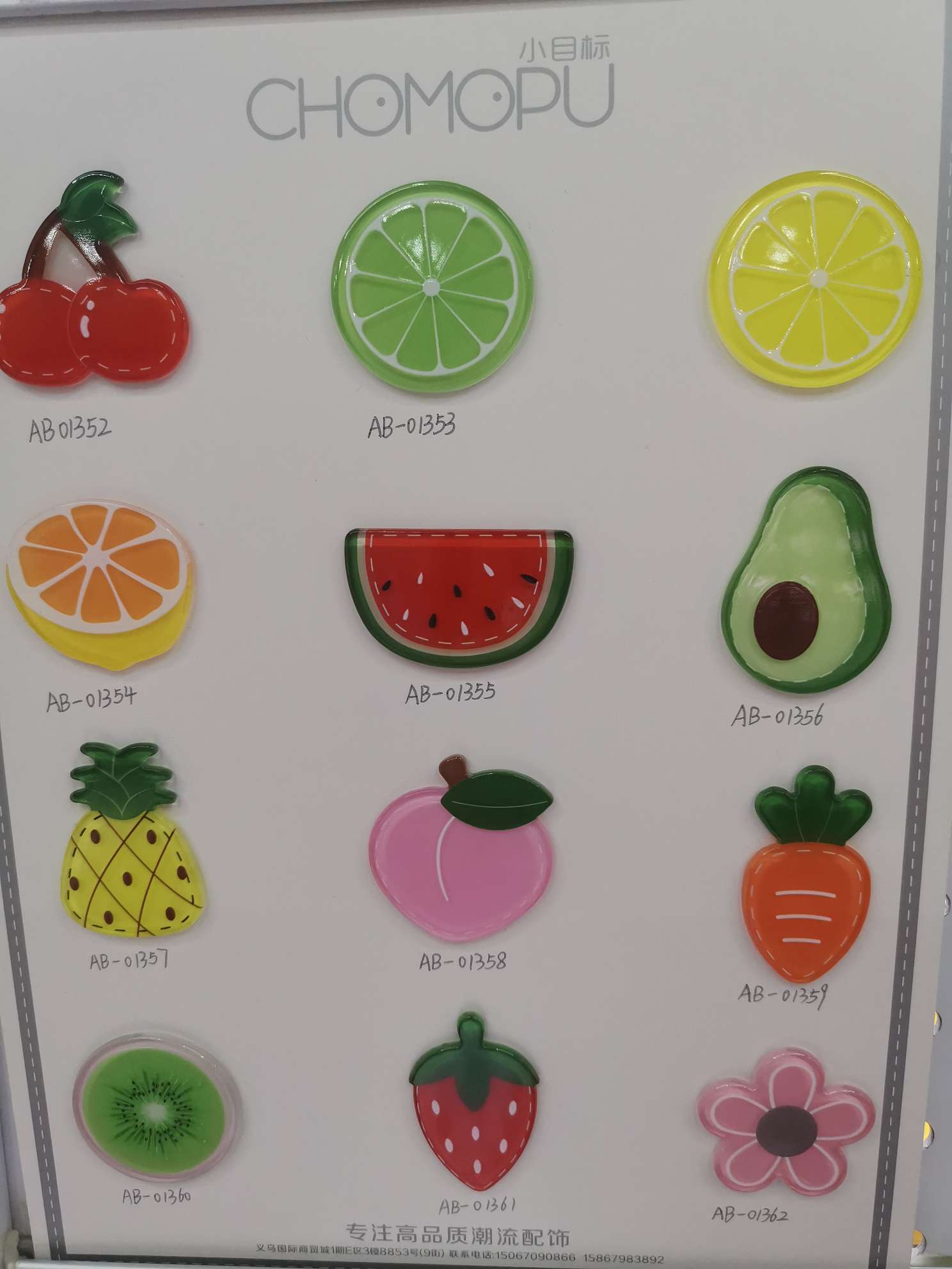 A popular acrylic jewelry accessory on the Internet, featuring a large transparent fruit