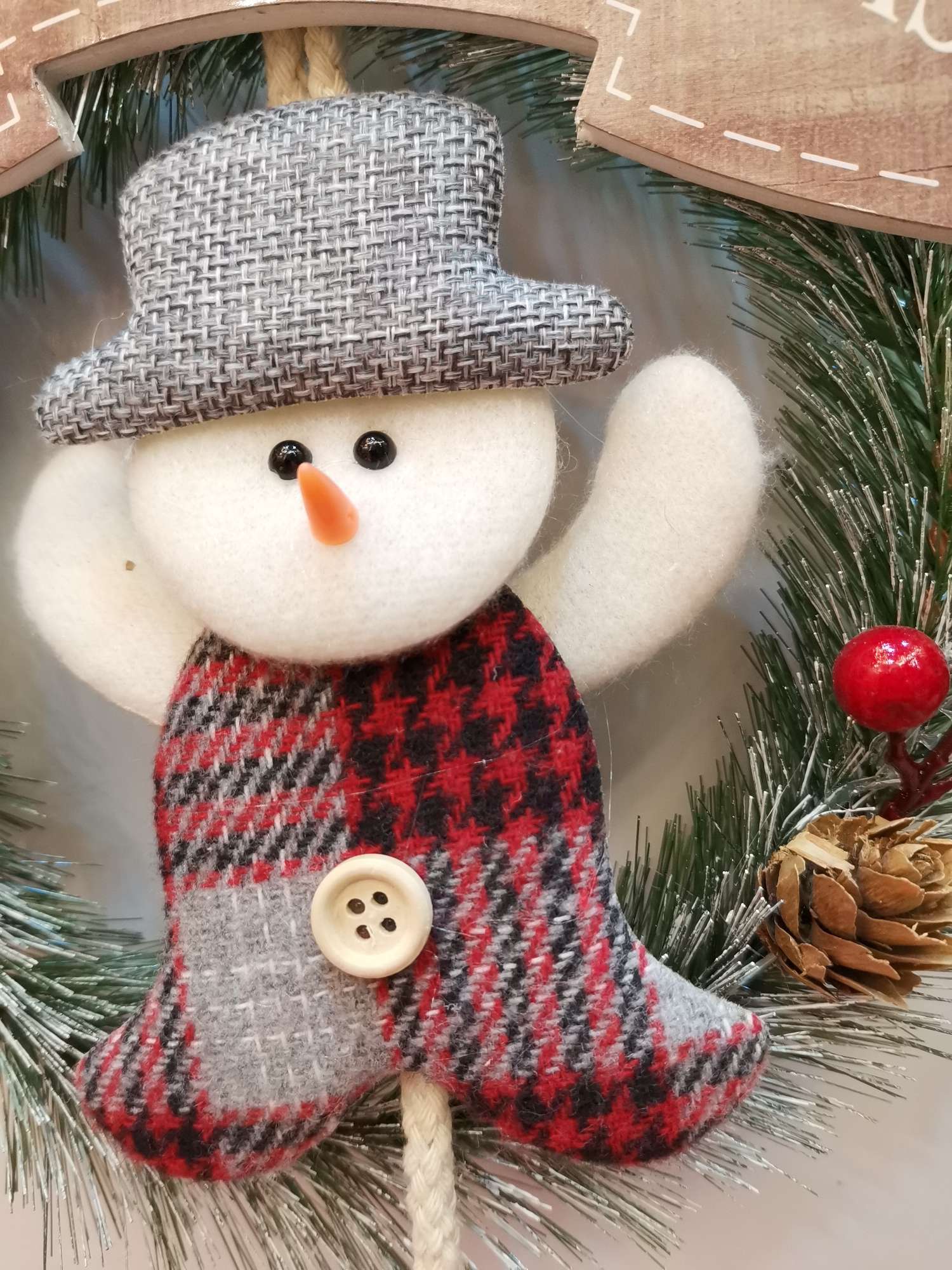 Christmas Snowman Pendant with pine needle ring, 19*31CM Application Scenario