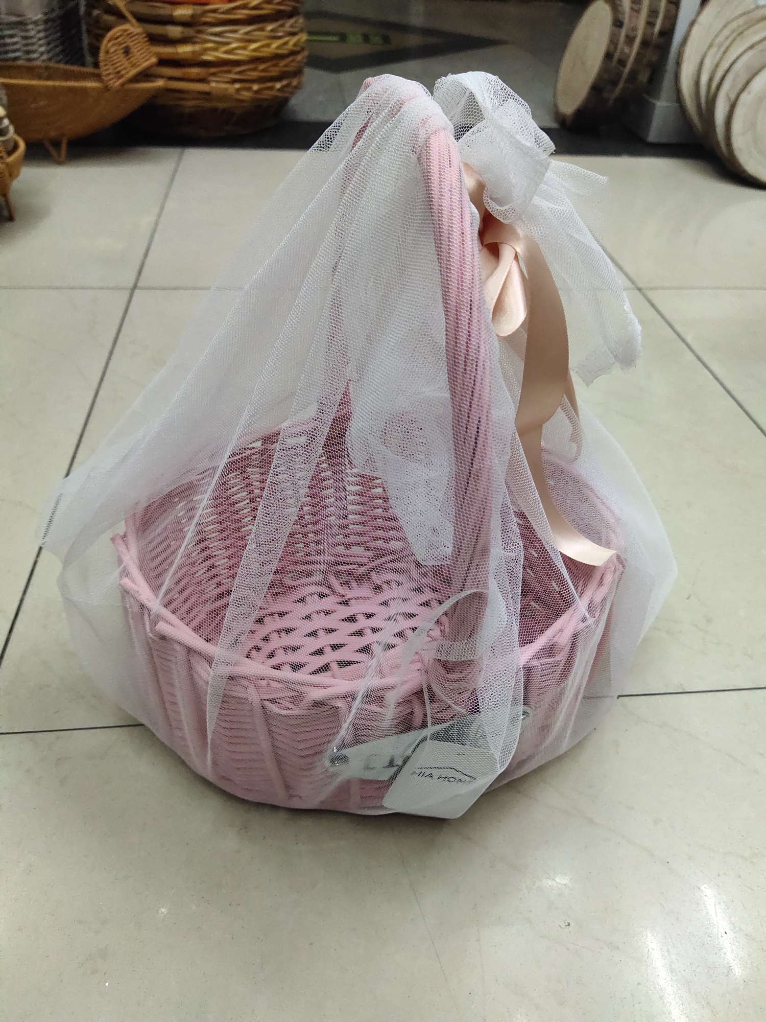 带纱小提篮