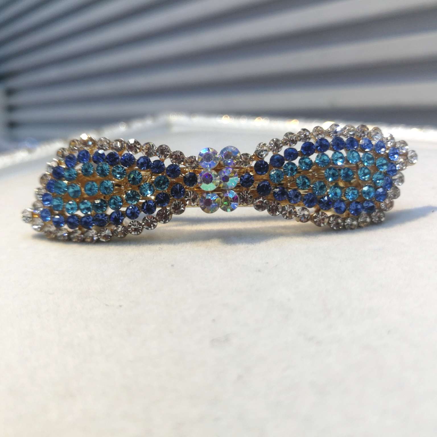 Colored diamond top clip, 6 cm Korean bow, banana clip, vertical clip, ponytail clip, hair clip, small anti-slip vertical clip, water diamond hair accessory, large Japanese and Korean hair clip headwear, little Jinling accessory 410815 details Picture