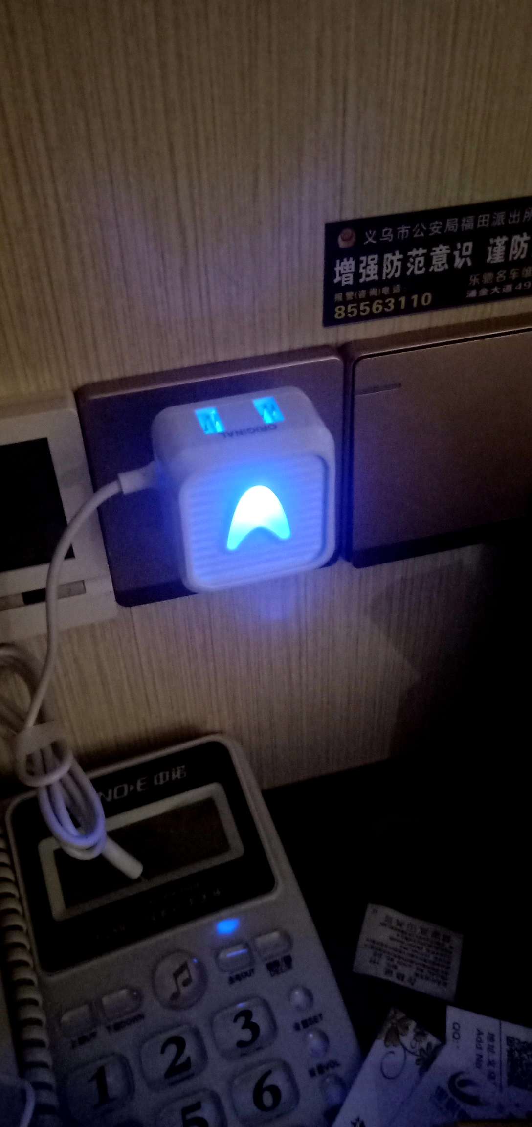 爆款带线充电器适用安卓充电器双头手机安卓通用数据线细节图