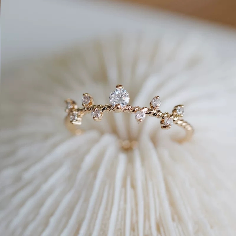 Korean simple and individual small spiny slightly inlaid zircon chic chic small diamond closed mouth exquisite joint index finger ring