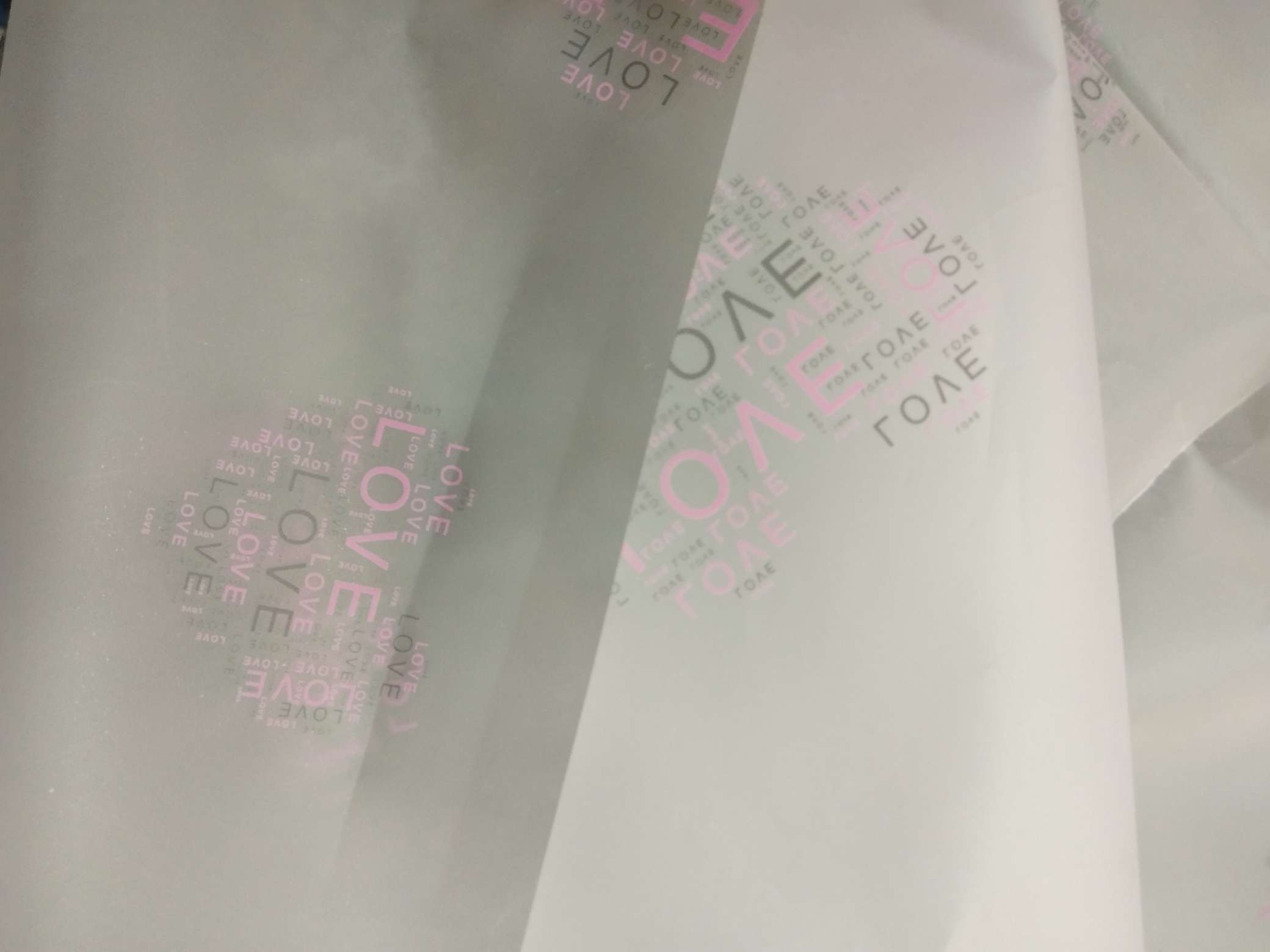 Two-color heart-shaped wrapping paper for fresh flowers