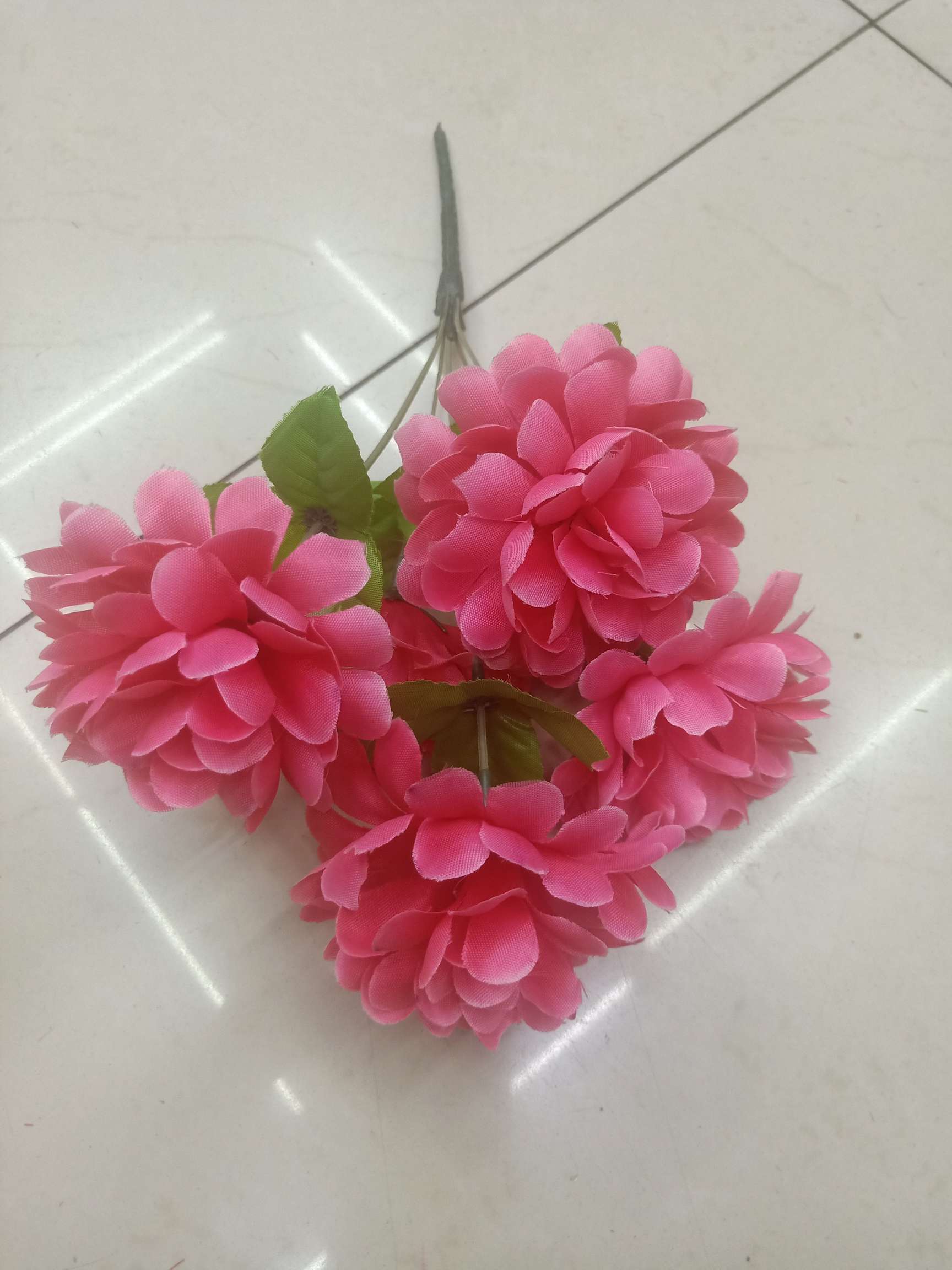 Artificial flowers, fake flowers, decorative flowers, and small chrysanthemums details Picture