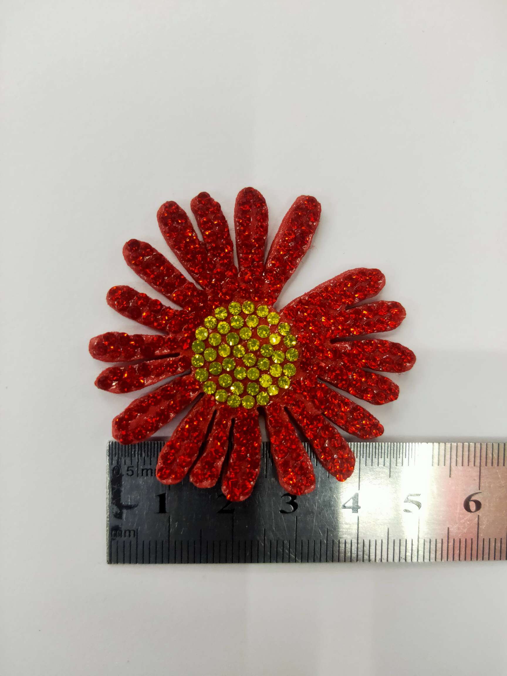 厂家直销无纺布水钻片小雏菊爆款产品图