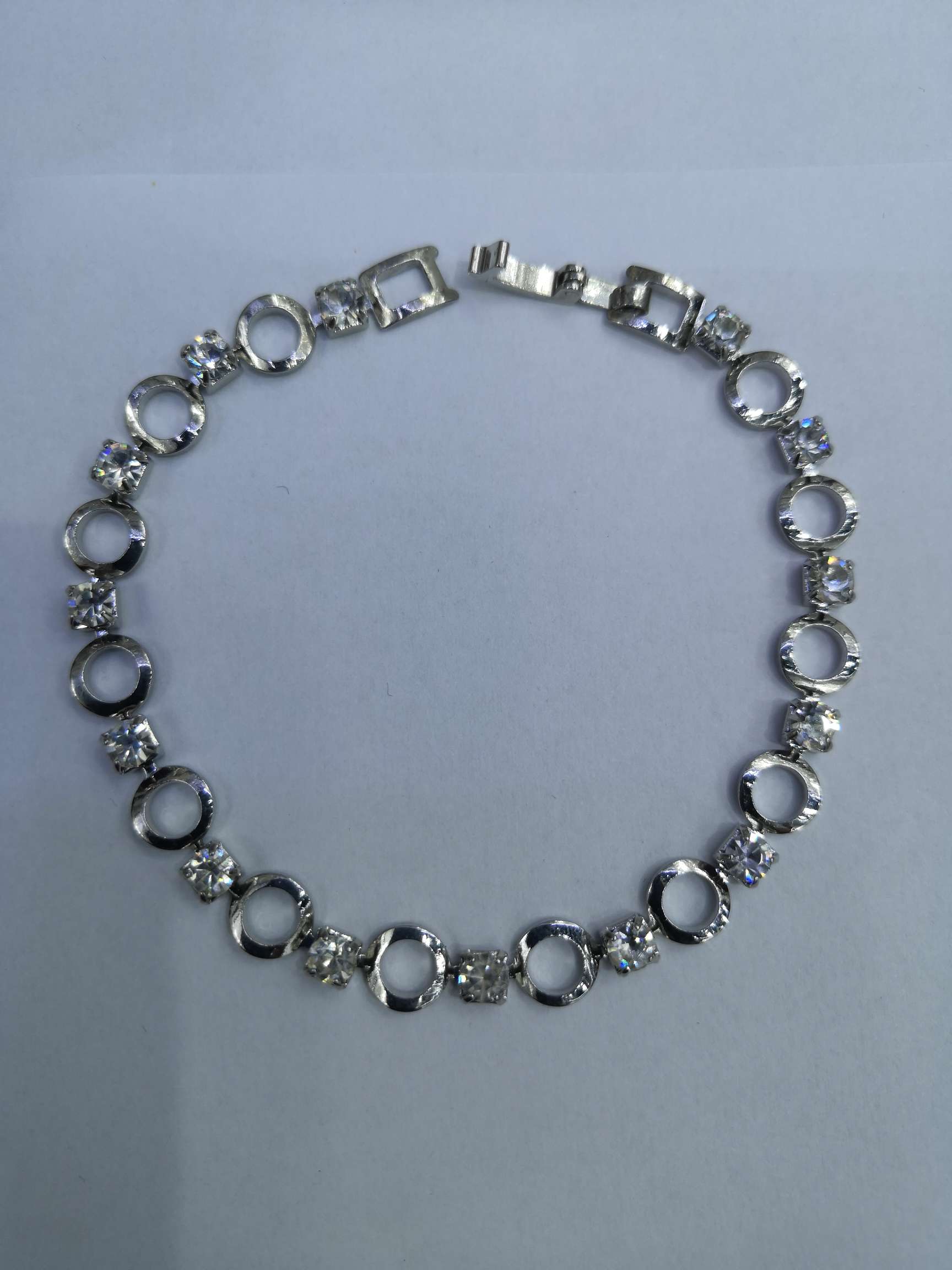 O - shaped exquisite bracelet with diamond thumbnail