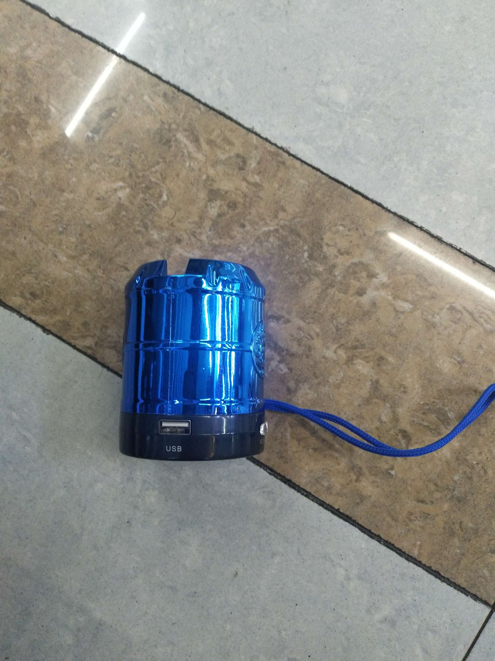 822 with FM radio, phone stand and Bluetooth small speaker