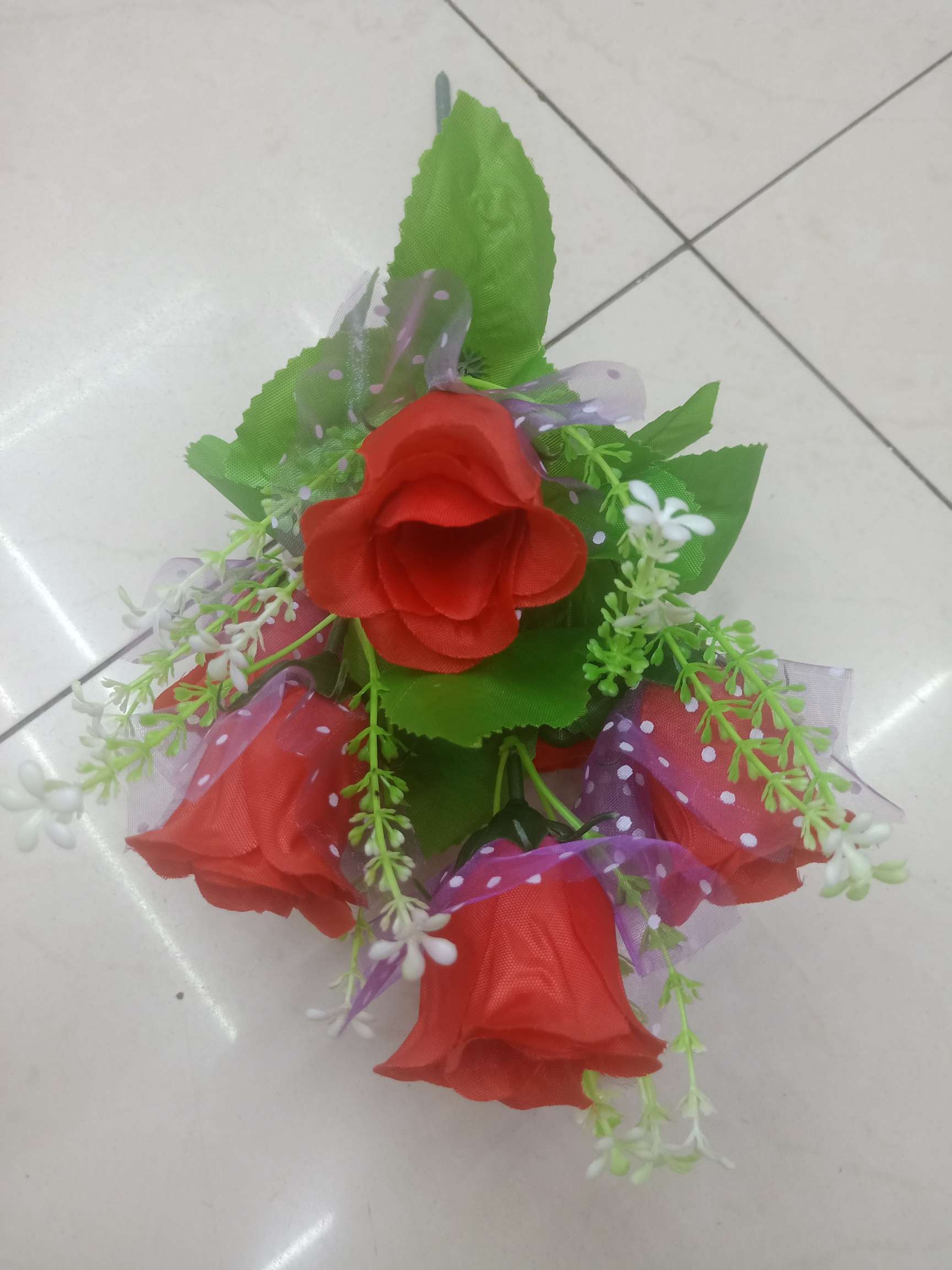 Artificial flowers, fake flowers, decorative ribbons, gauze roses details Picture