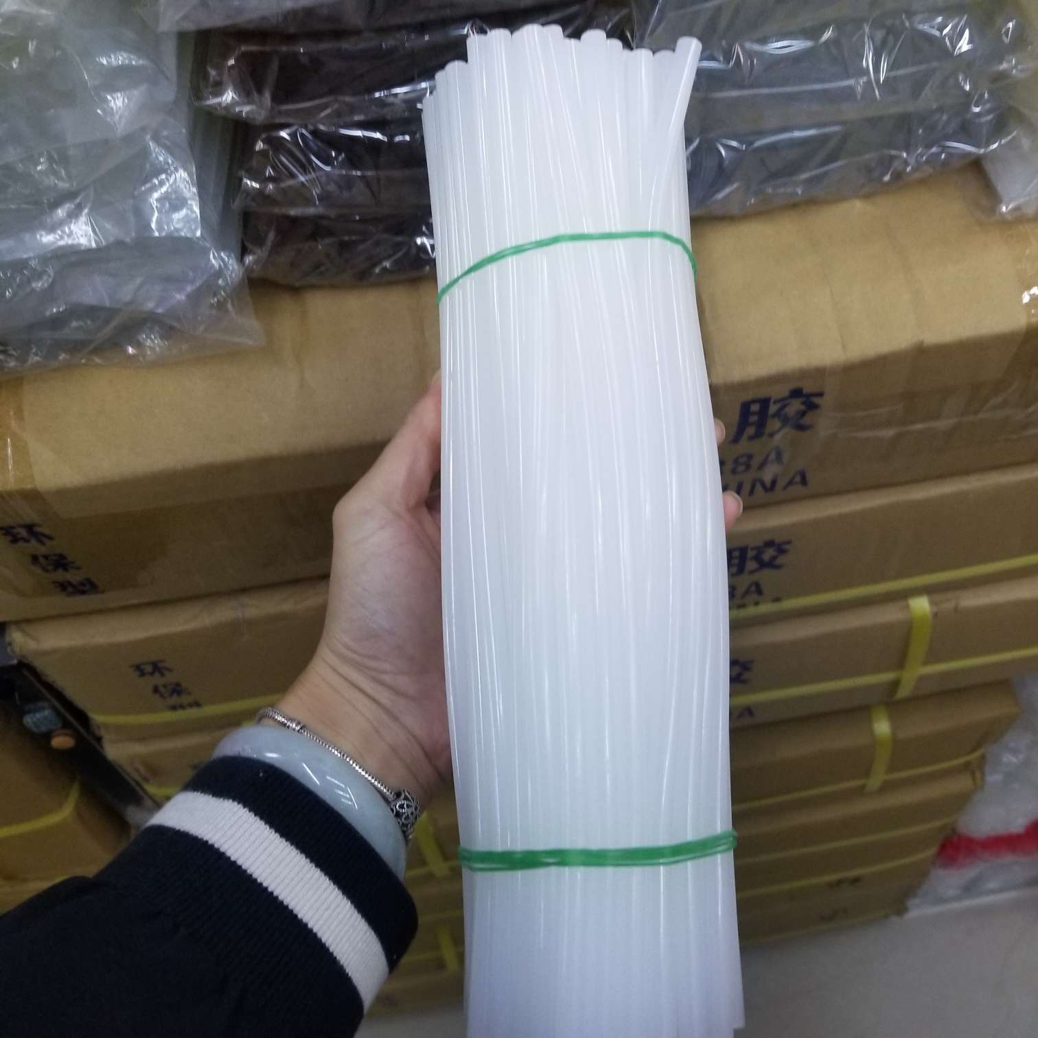 High-end super sticky hot melt adhesive stick environmental friendly adhesive stick thumbnail