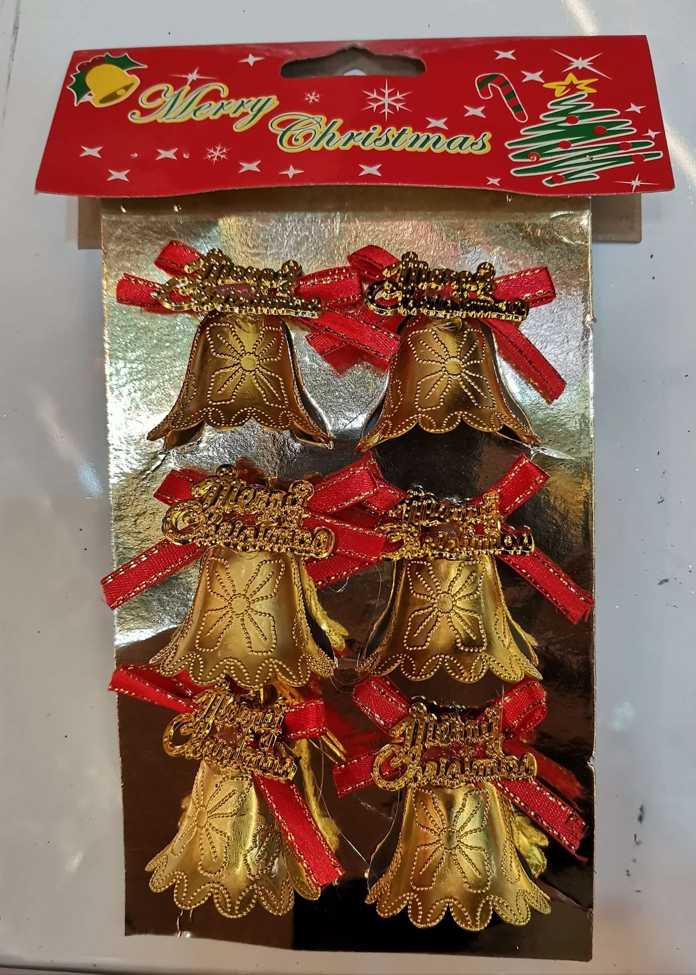 There are 6 Christmas pendants, each with a clock size of 3.2*3.8CM Application Scenario