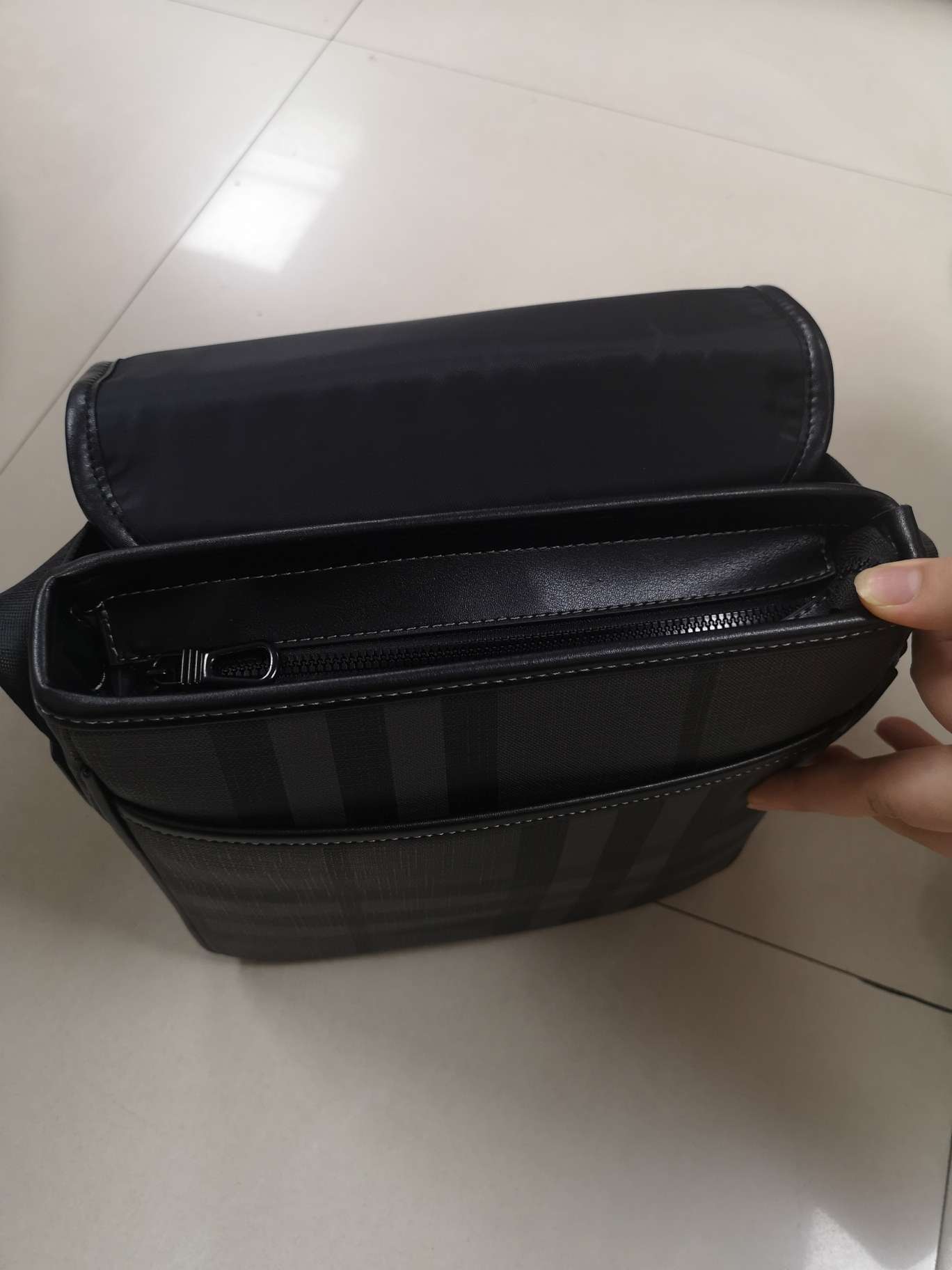 硅脂面料单肩包产品图