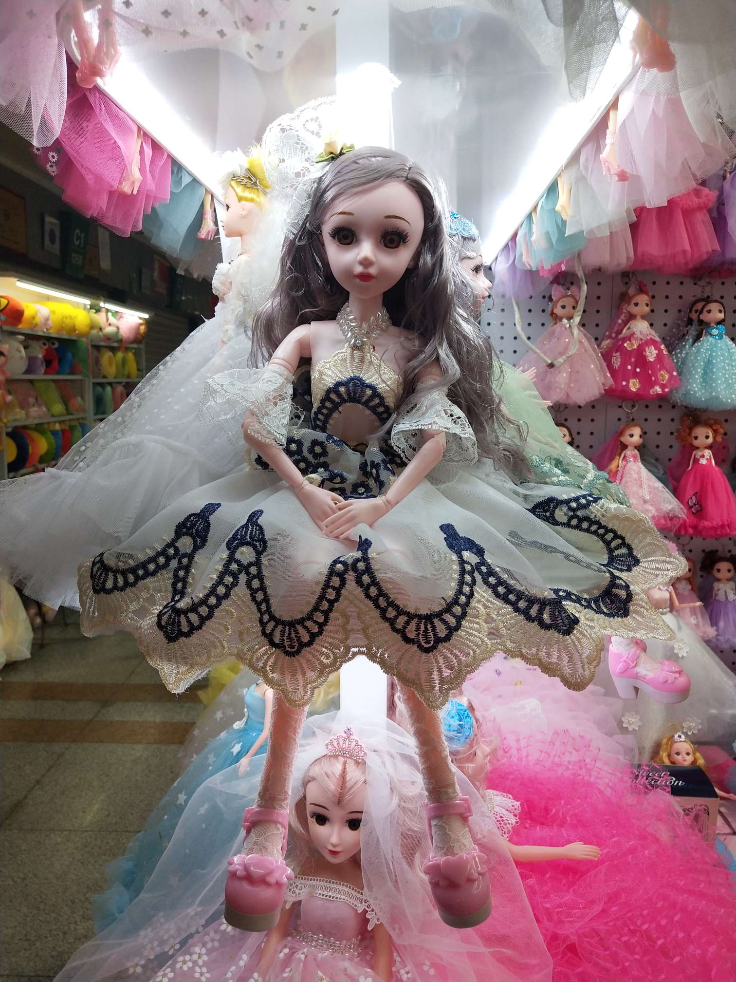 60Cm娃娃6号，带亮灯、带歌30首左右。5个起发，快递费自付。