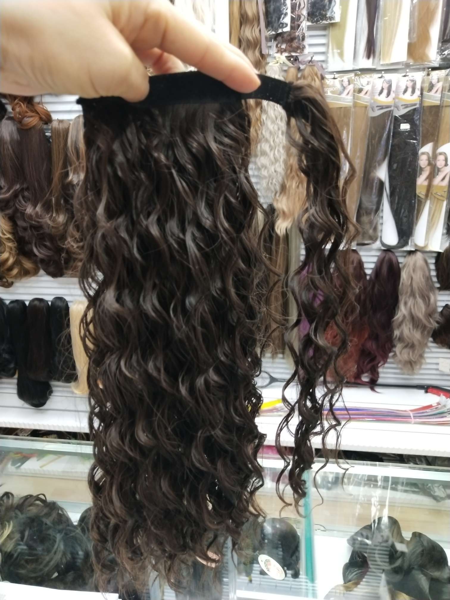Upscale hair accessories shop. Shop 3133, 3rd Street, 2nd Floor, Futian A District